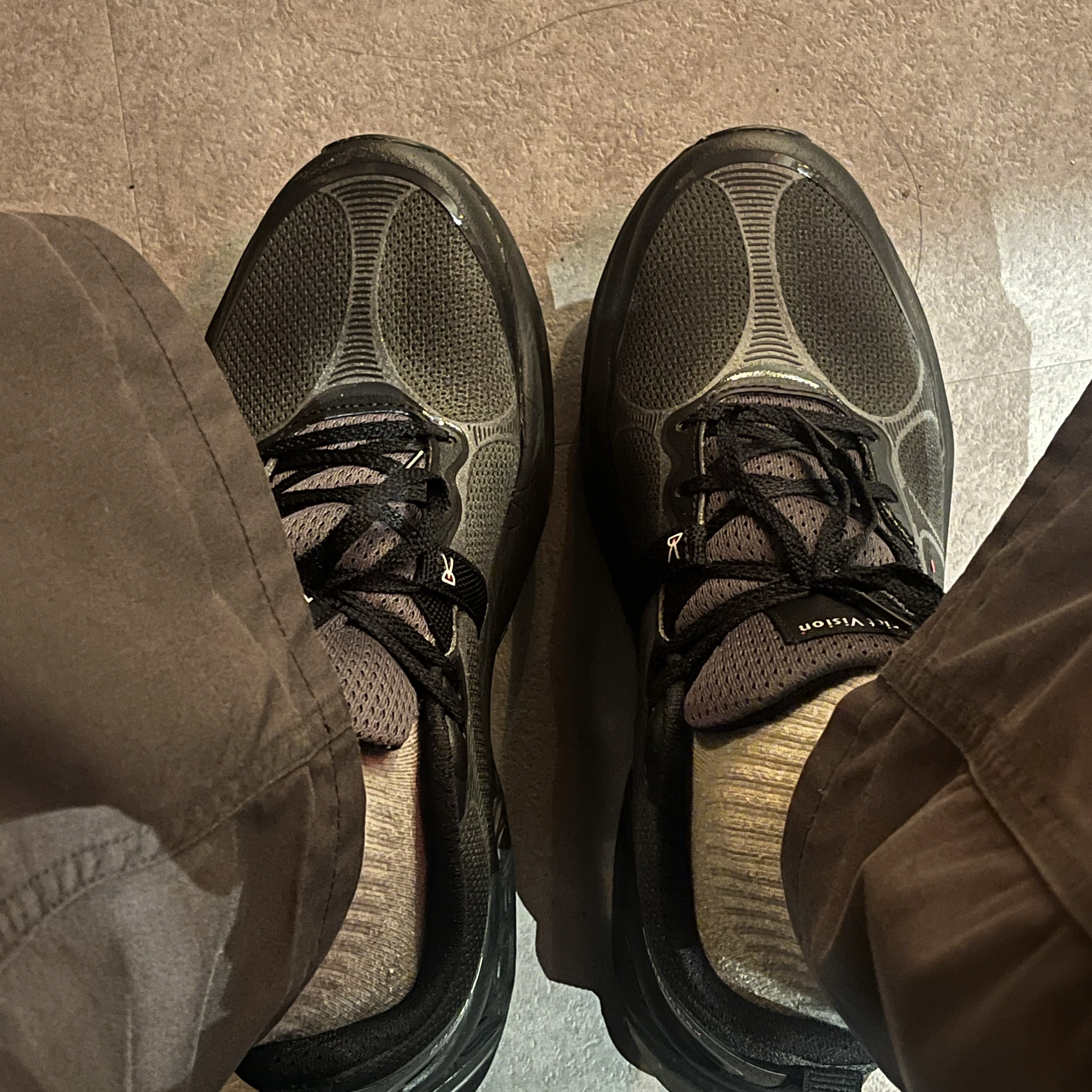 New Balance x District Vision Fresh Foam X Hierro v8 Magnet Black Beauty 착용 스타일