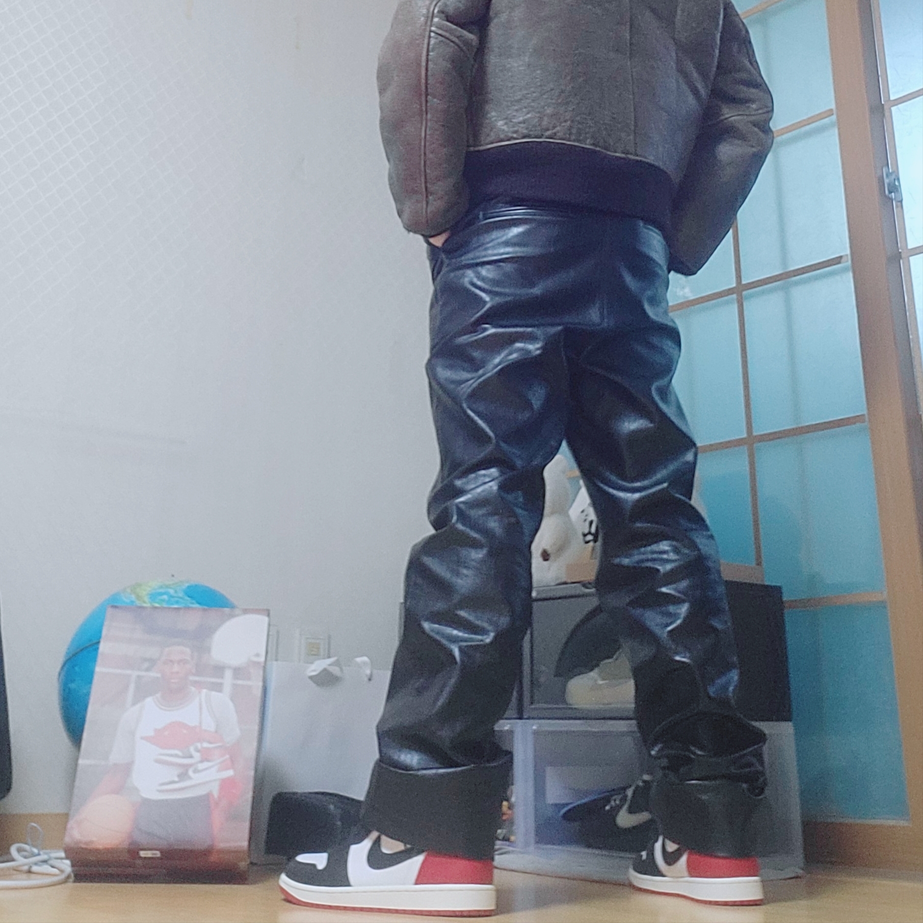 Jordan 1 Retro High OG Black Toe, Jordan 1 Retro High Shattered Backboard 3.0 착용 스타일 - 4
