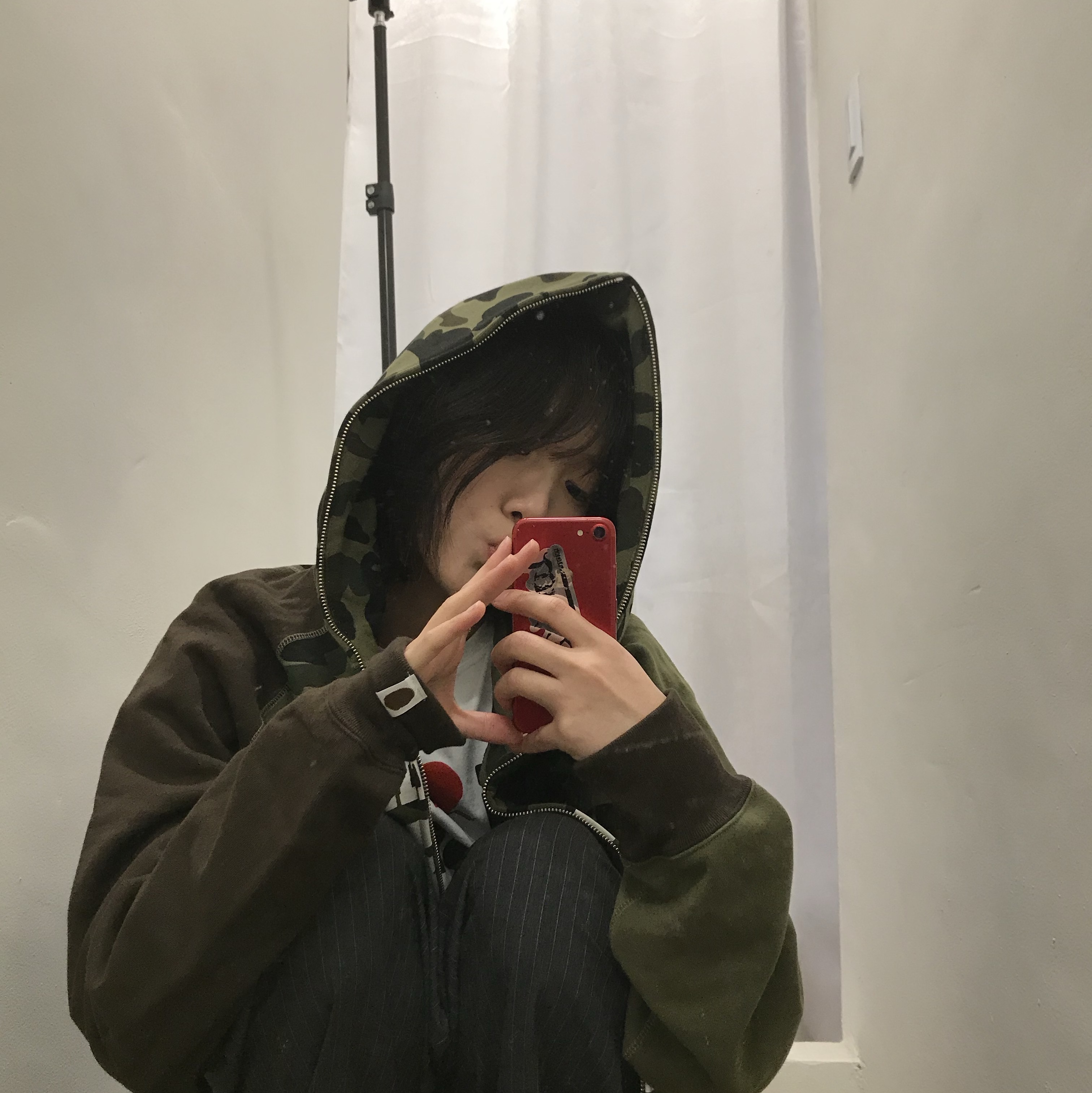 스투시 라구나 아이콘 스웨터 블랙, 캐피탈 11.5온즈 데님 럼버 팬츠 인디고 (프로세싱) 착용 스타일 - 5
