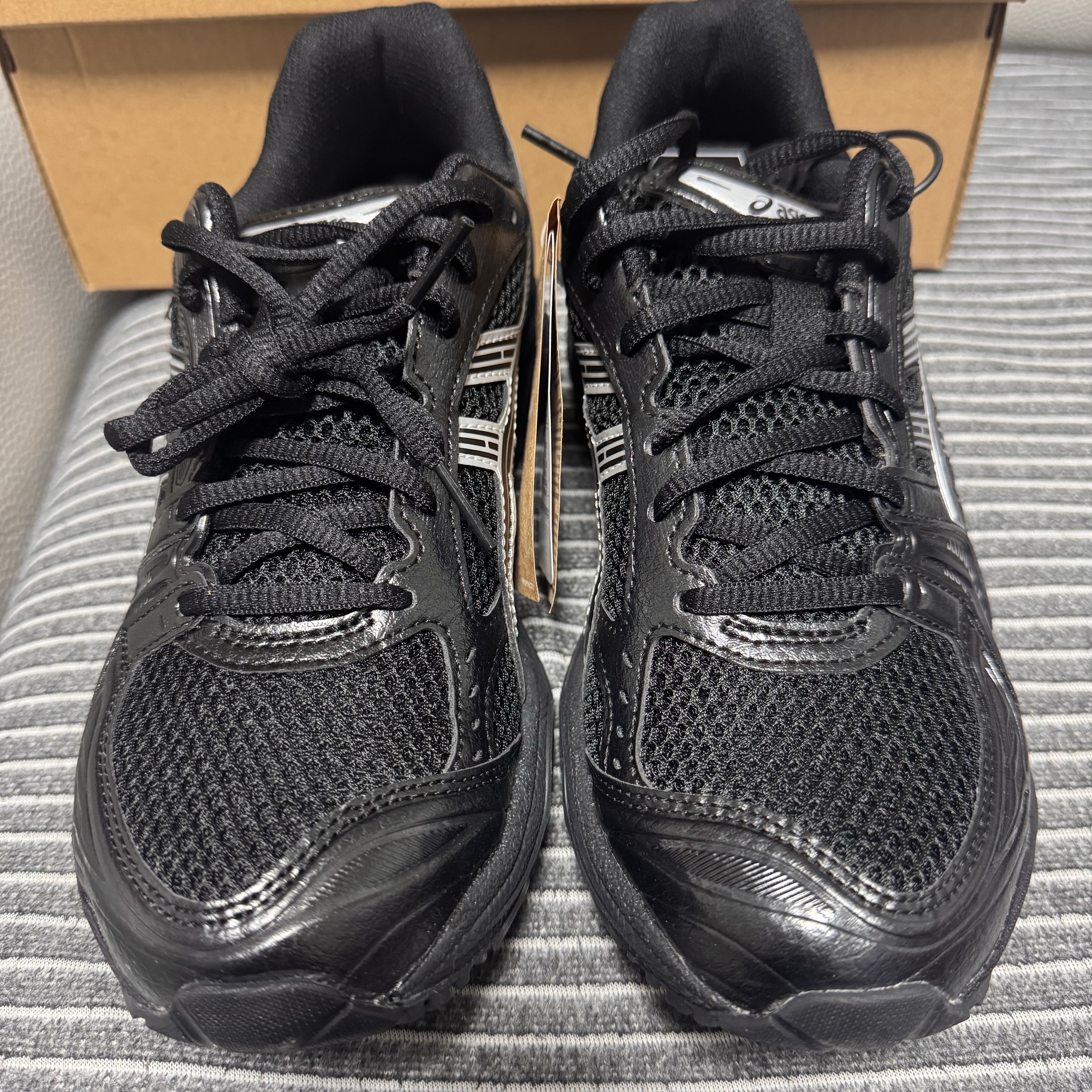 Asics Gel-Kayano 14 Black Pure Silver 착용 스타일 - 1