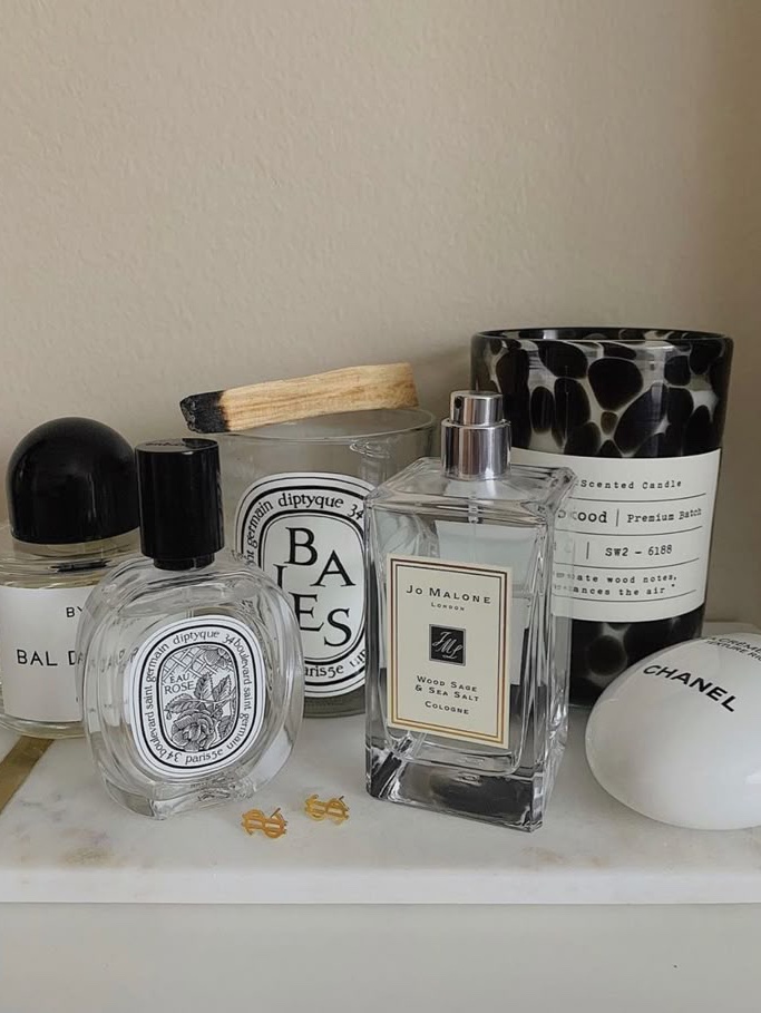 Chanel Medium 19 Handbag Lambskin & Gold Black, Chanel Coco Mademoiselle Hair Mist 35ml 착용 스타일 - 3