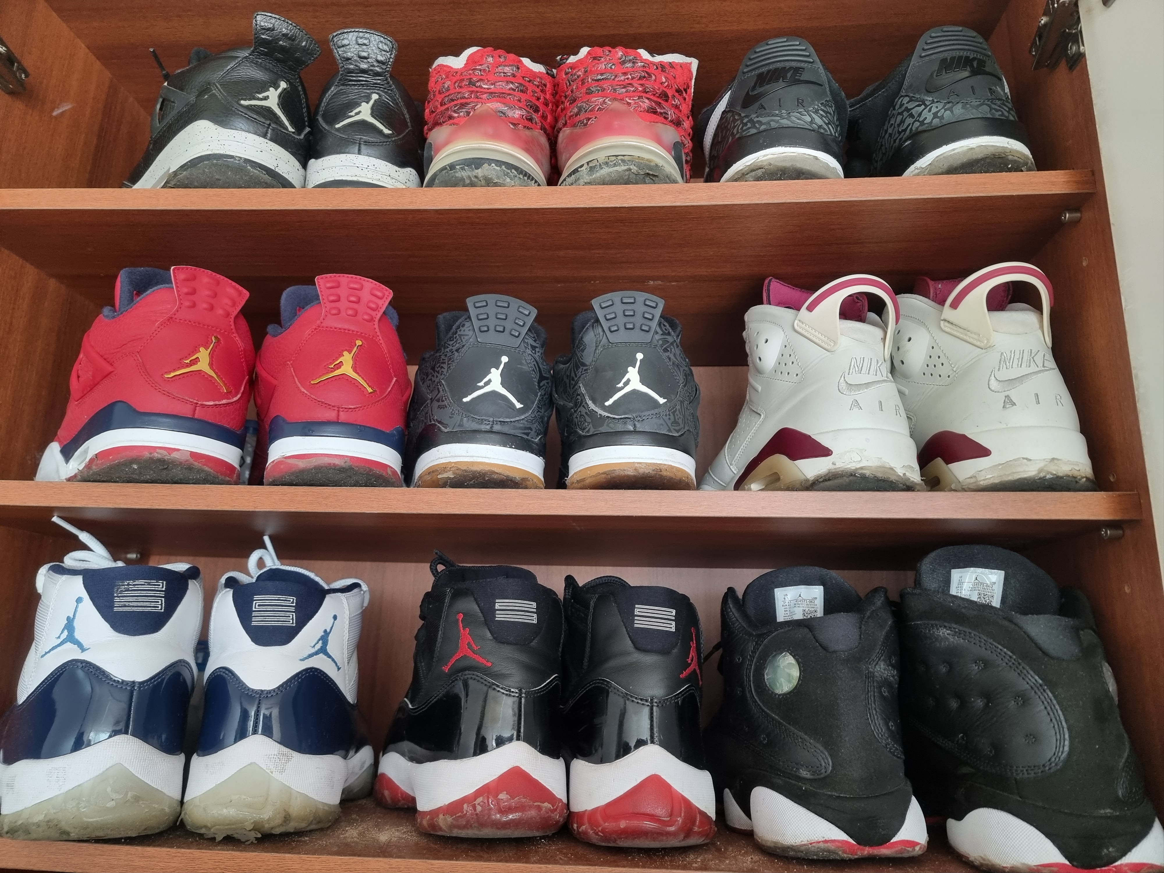 Jordan 4 Retro Oreo 2015, Nike LeBron 17 University Red White 착용 스타일