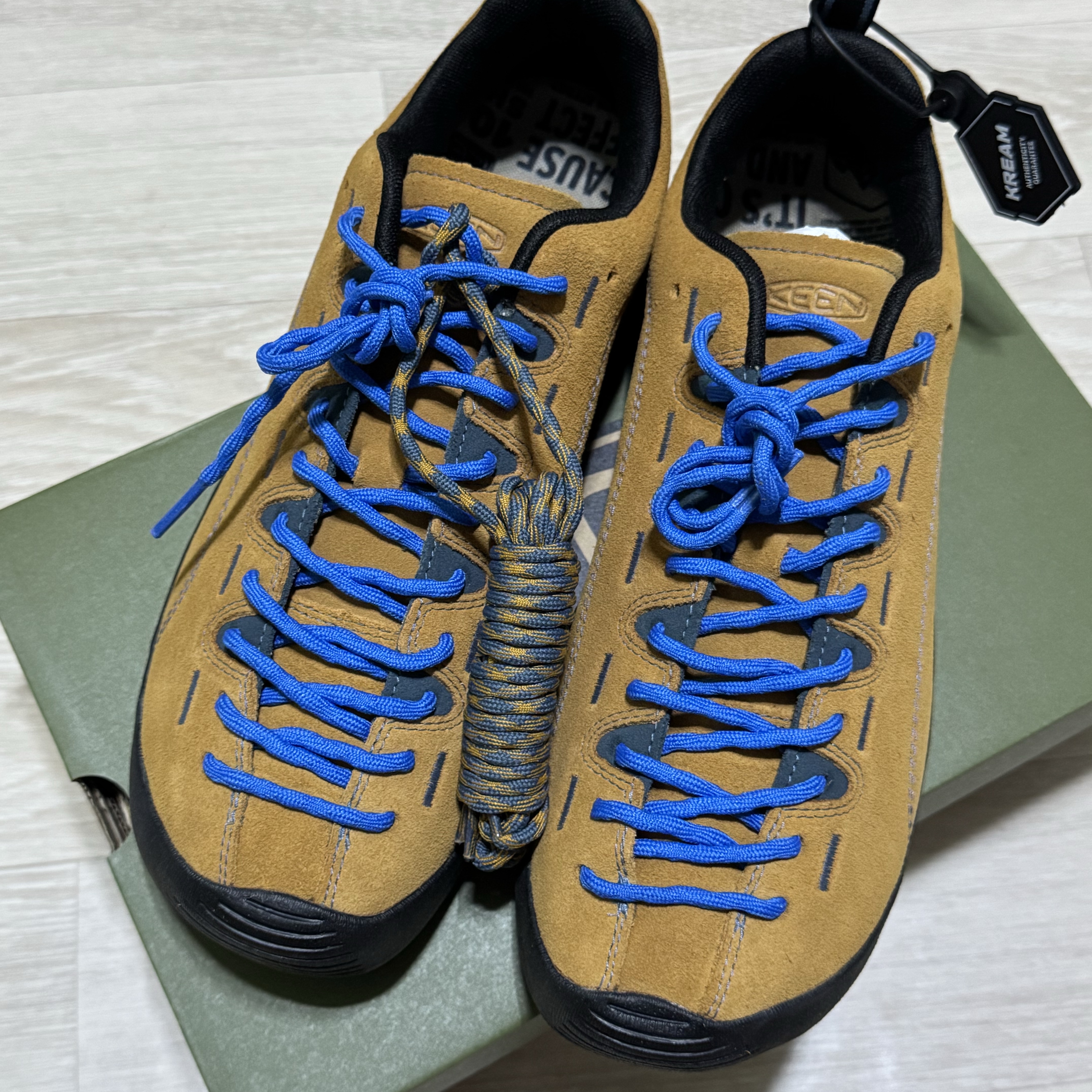 Keen Jasper Suede Sneakers Camel 착용 스타일