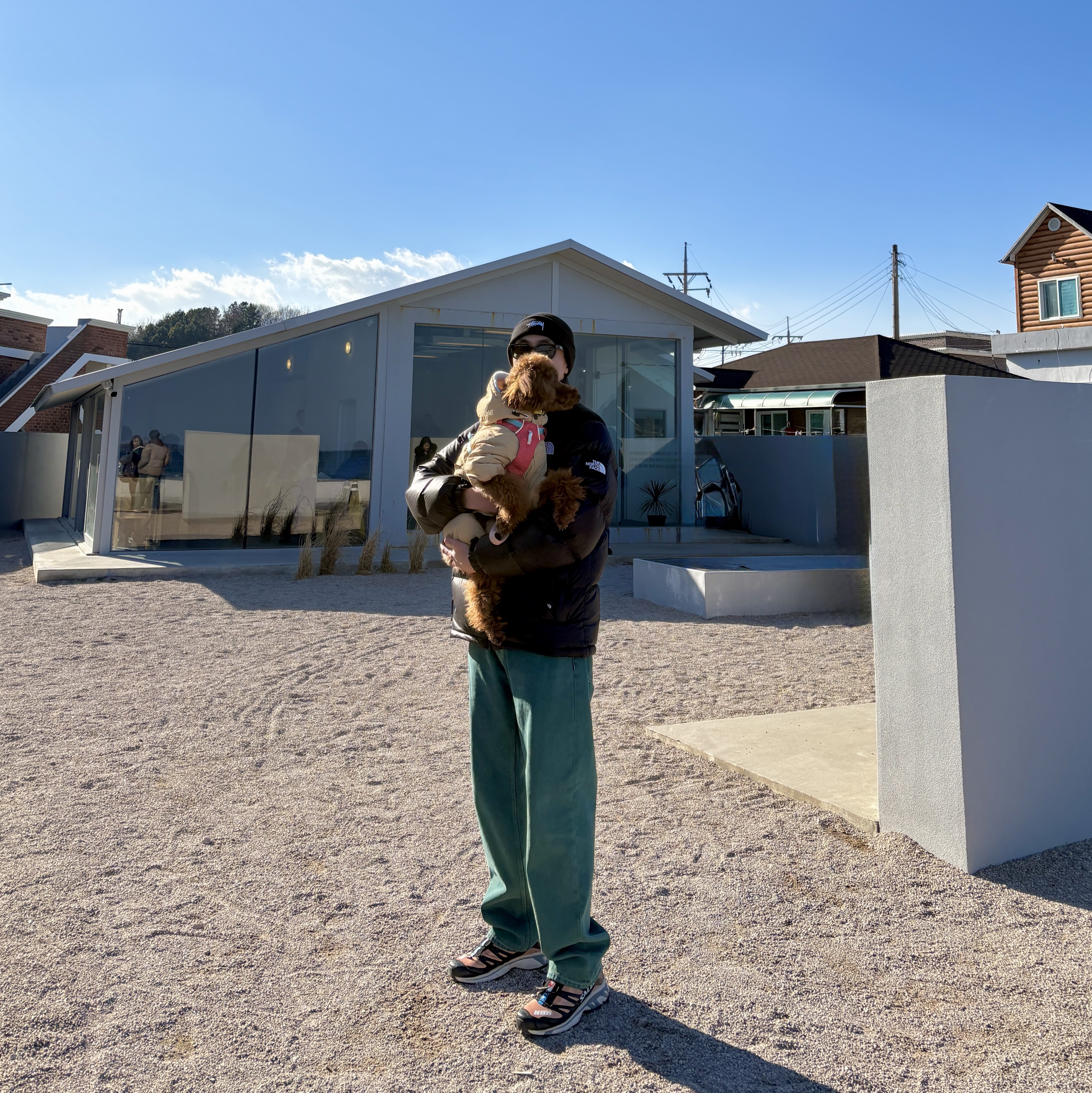 Stussy Stock Cuff Beanie Black, Salomon XT-4 Tobacco Brown 착용 스타일 - 3