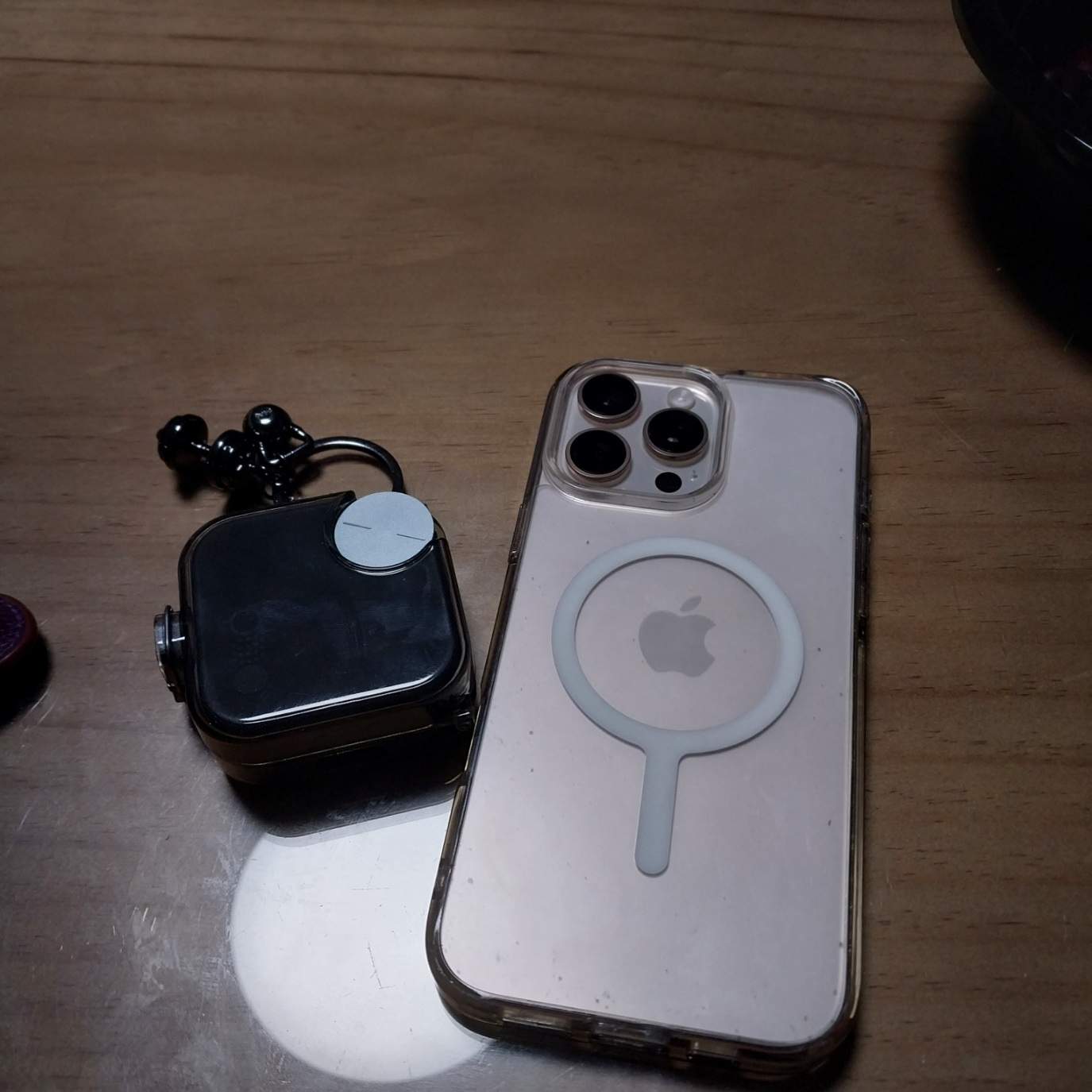 Apple iPhone 16 Pro Max 256GB Desert Titanium (Korean Ver.), CMF BY NOTHING Buds Pro 2 Dark Grey 착용 스타일