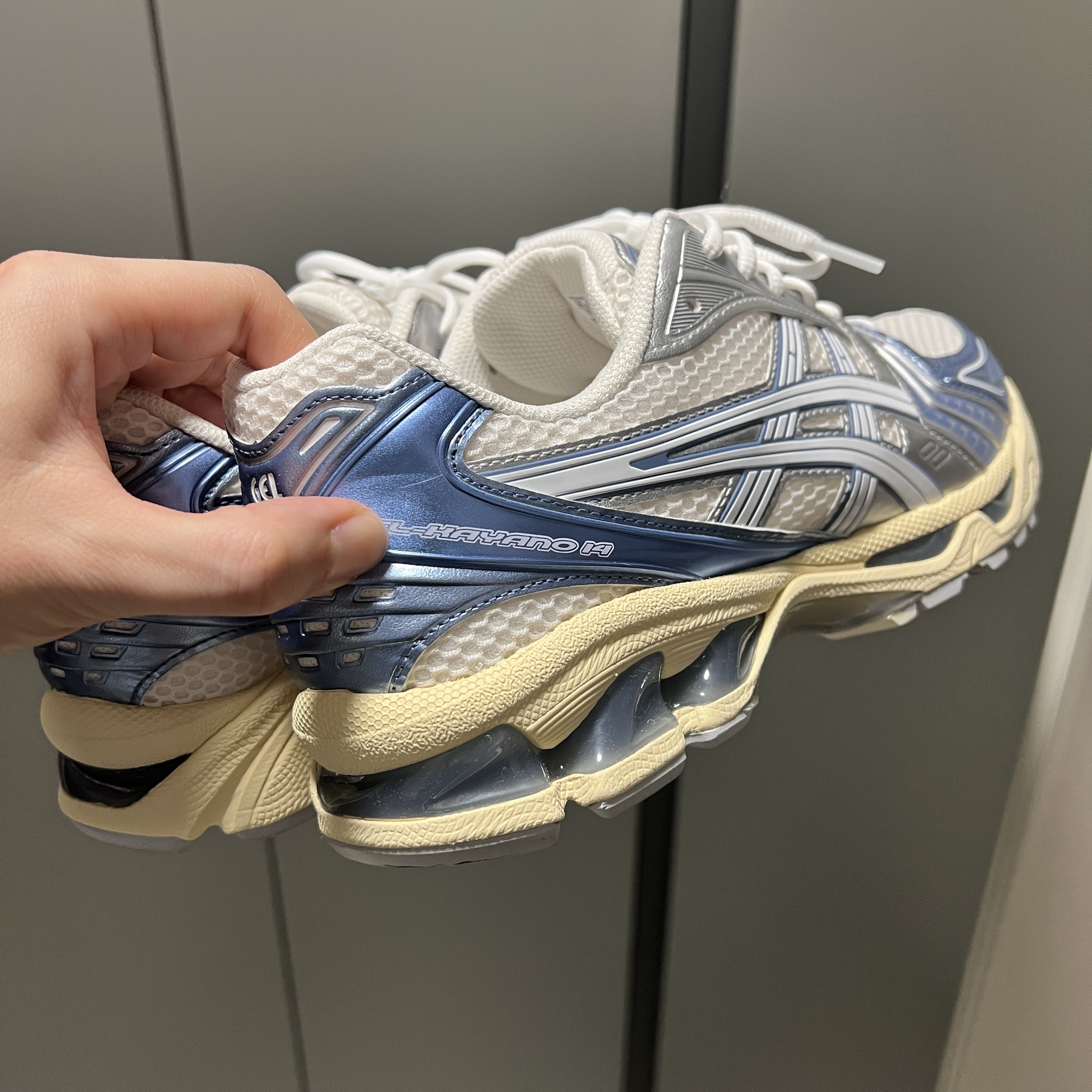 Asics Gel-Kayano 14 Metallic Blue 착용 스타일