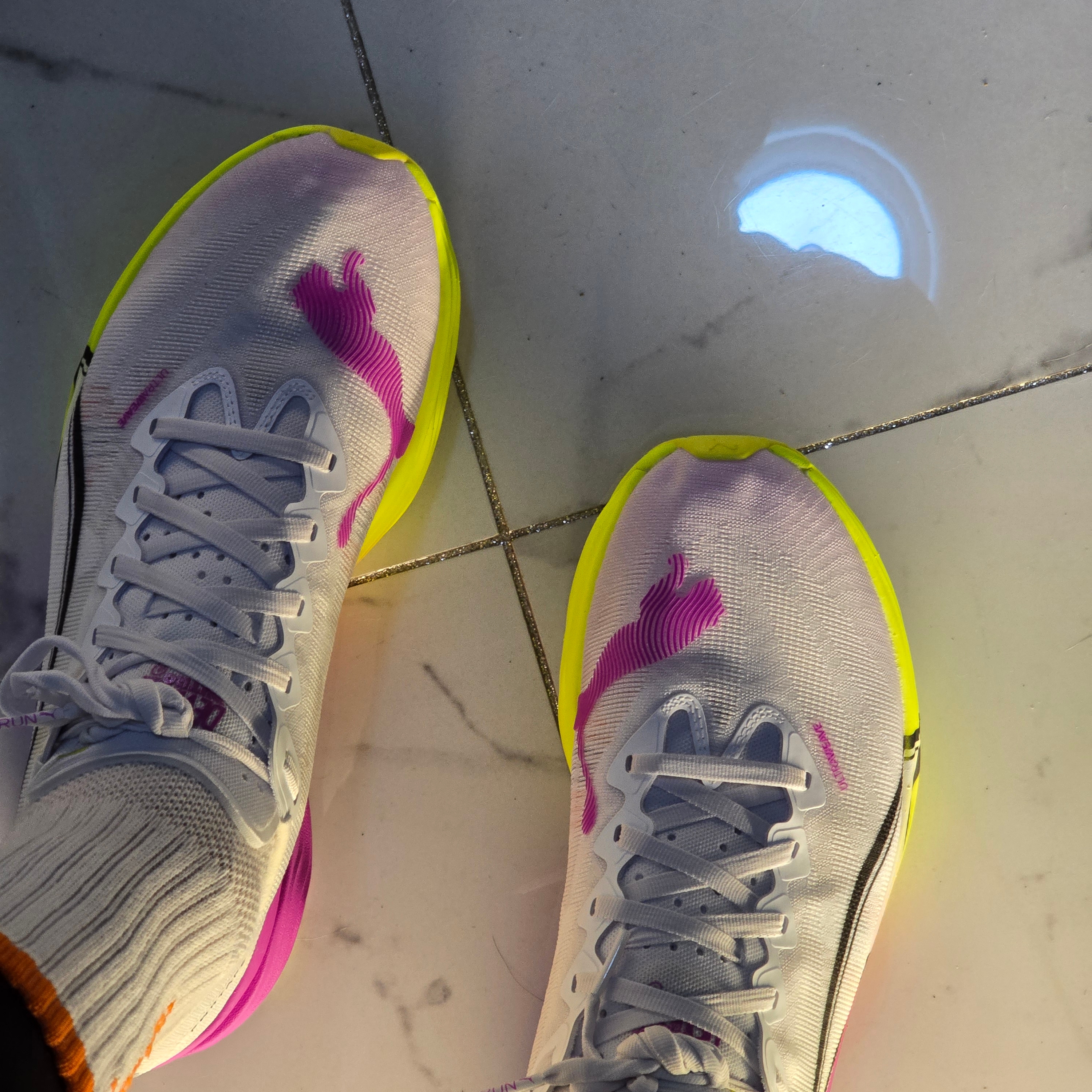 Puma Deviate Nitro Elite 3 White Pure Magenta 착용 스타일
