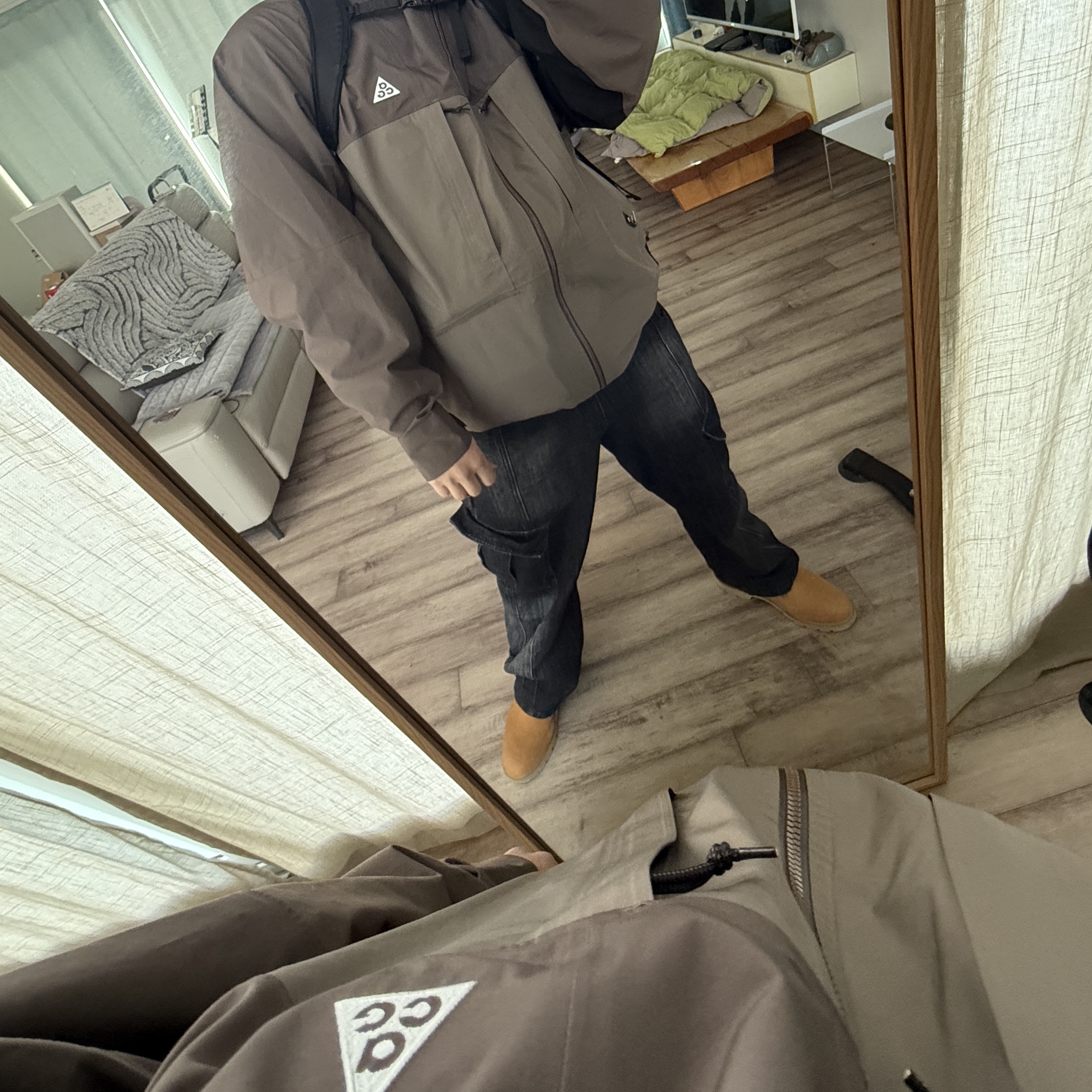 Nike ACG Storm-Fit ADV Gore-Tex Misery Ridge Jacket Iron Stone - US/EU, Arc'teryx Mantis 26 Backpack Black 착용 스타일 - 2