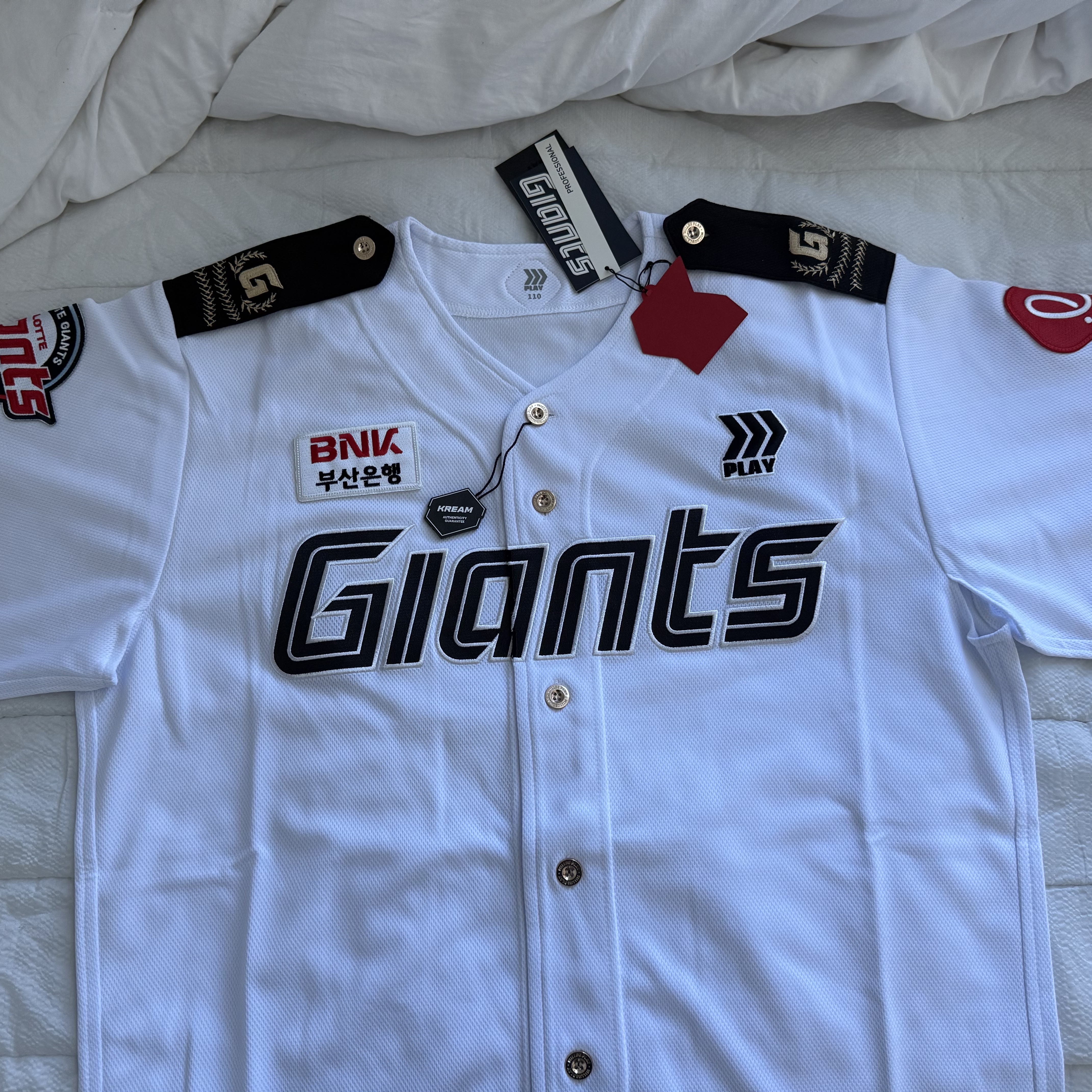 Lotte Giants 24 G Military Professional Uniform White (Non Marking Ver.) 착용 스타일