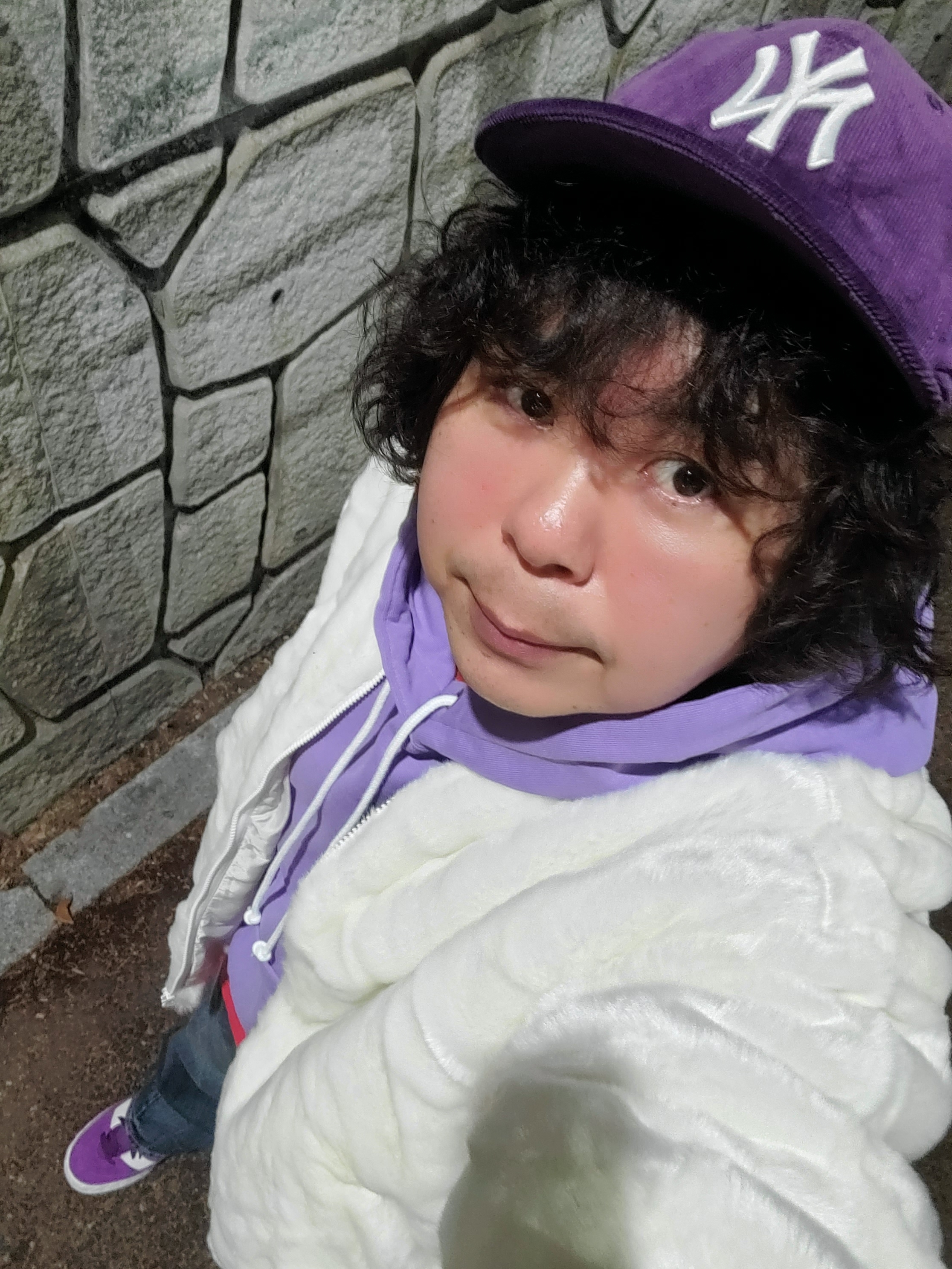 Adidas New Fur Jacket Off White - KR Sizing, Adidas x Atmos Adimatic Glory Purple 착용 스타일 - 5