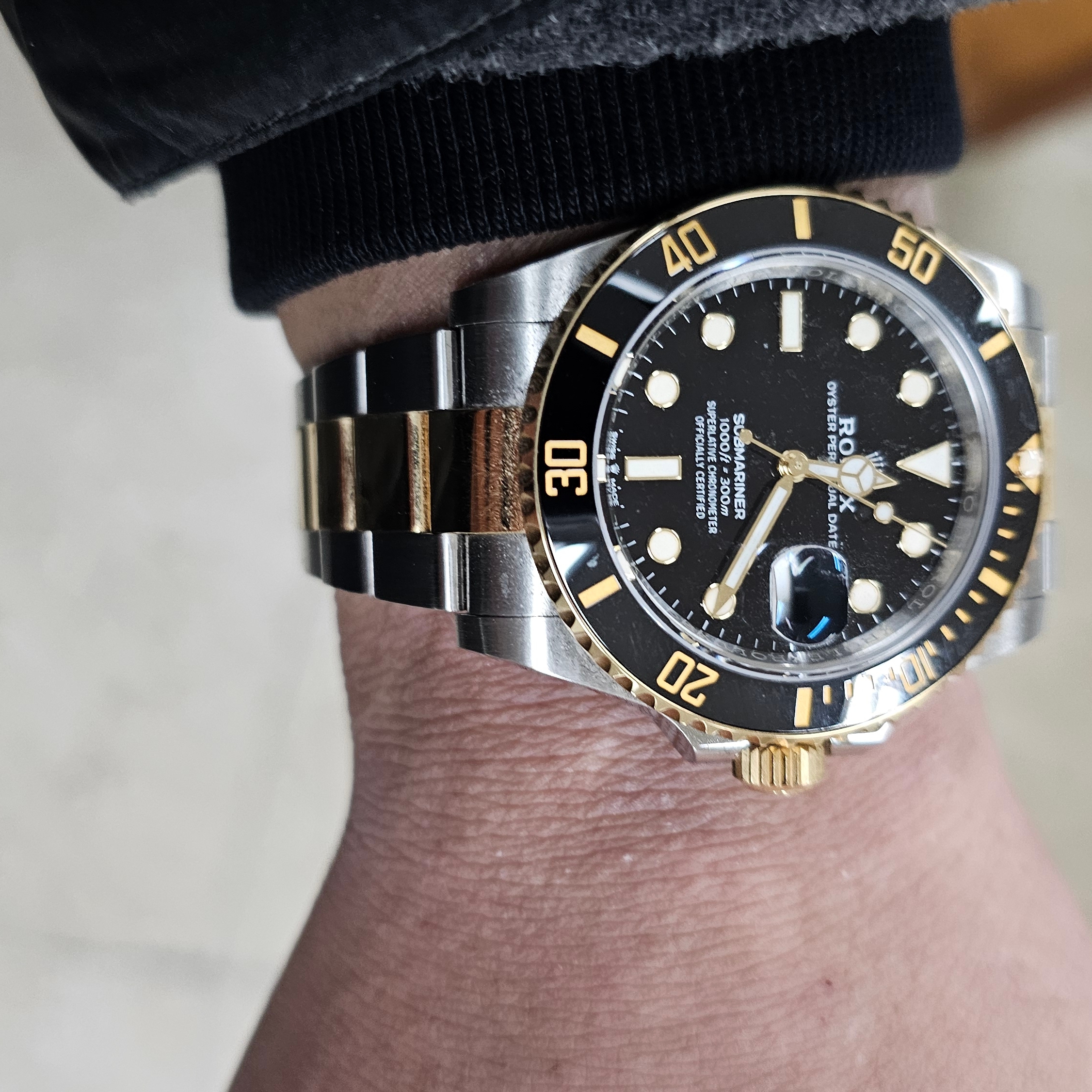 Rolex Submariner Date 41mm 126613LN Black Oyster, The North Face 1992 Nuptse Jacket Black 착용 스타일