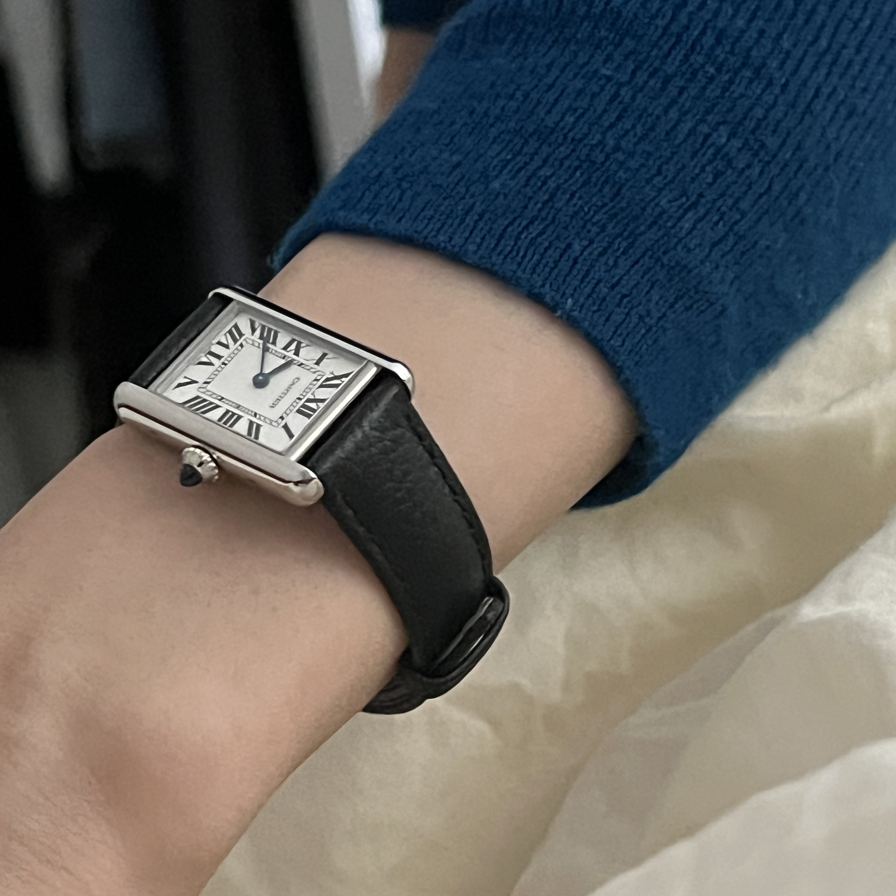 Cartier Tank Must Watch Small Quartz Steel Calfskin Black 착용 스타일