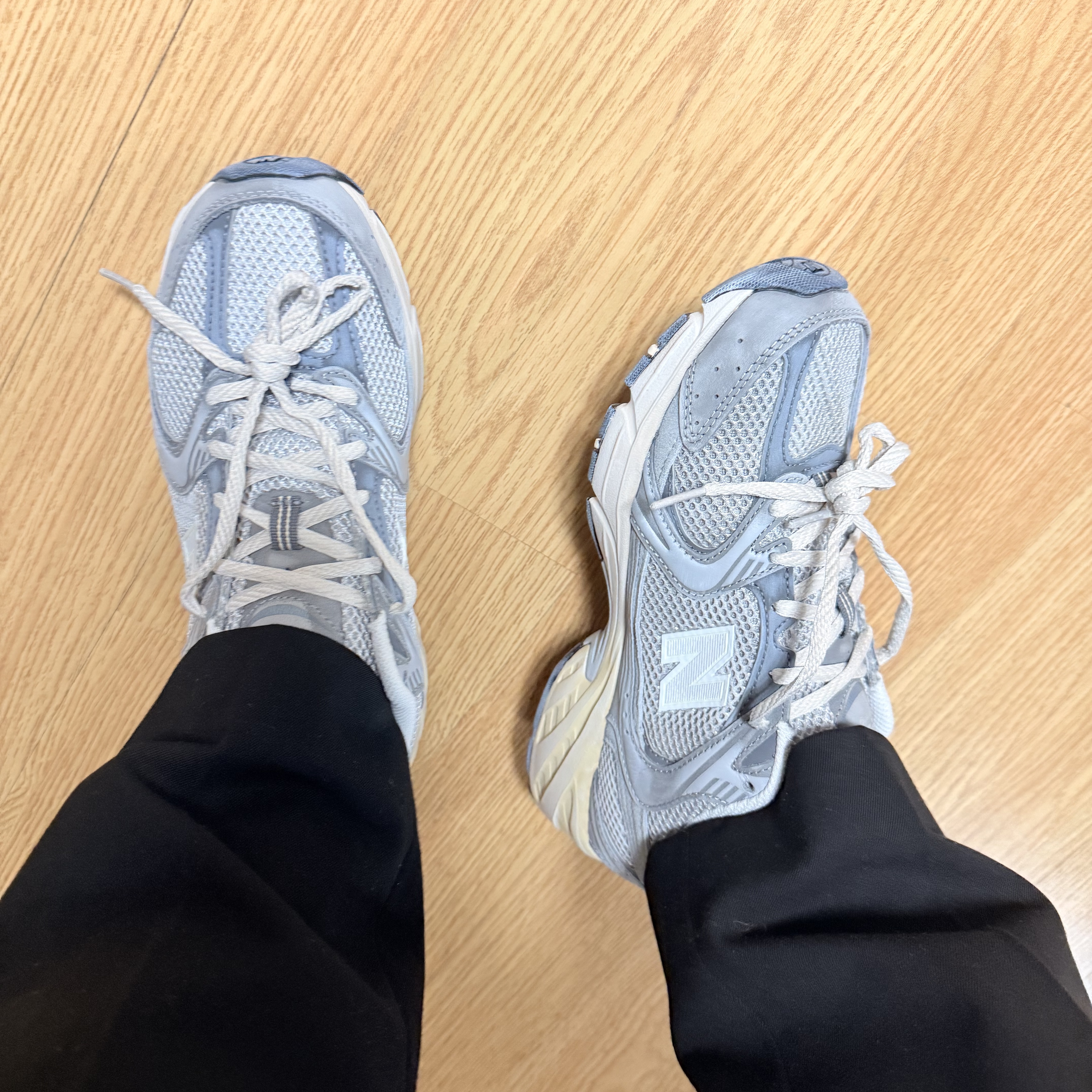New Balance 530 Premium Vintage Grey Matter 착용 스타일