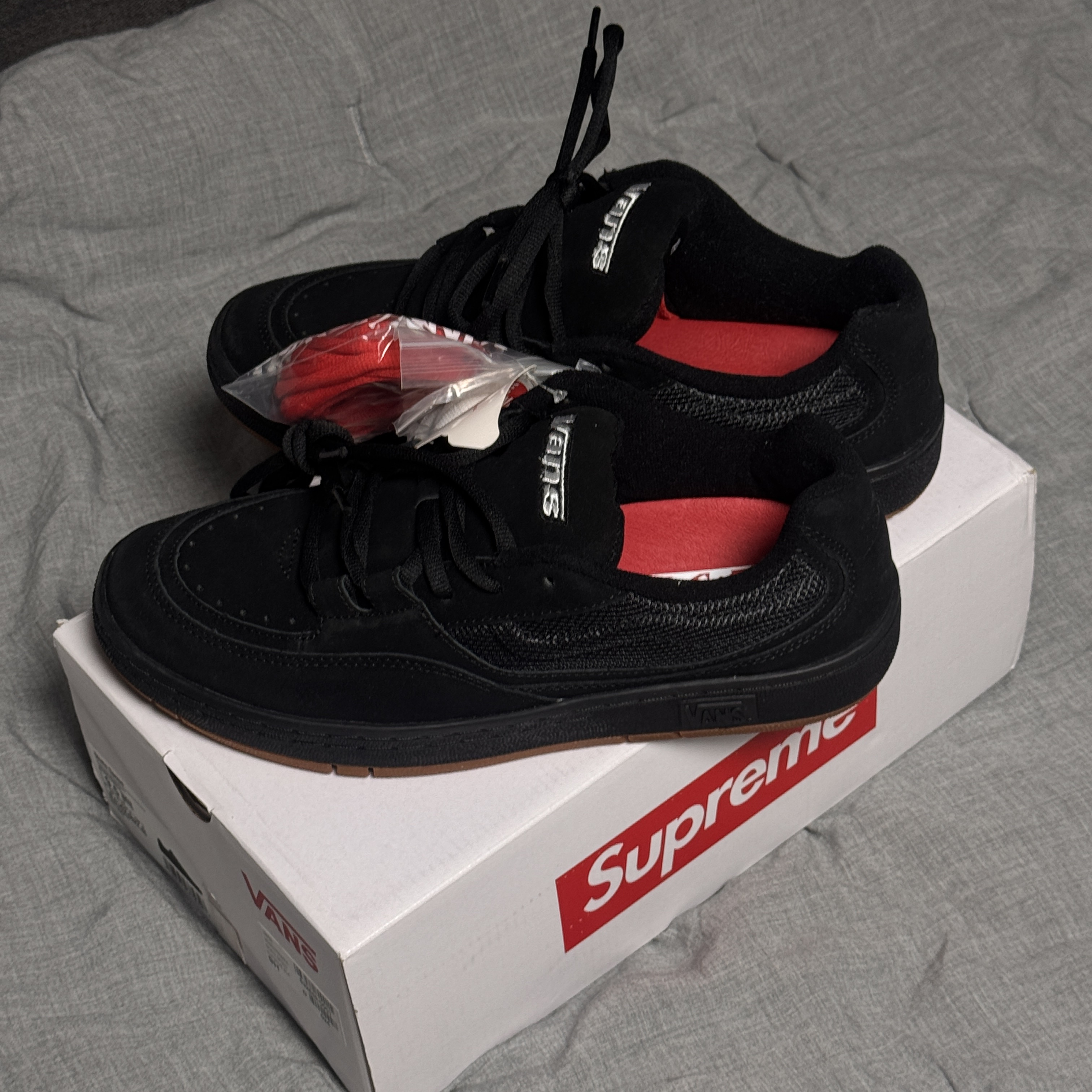 Vans x Supreme Speed Black 착용 스타일