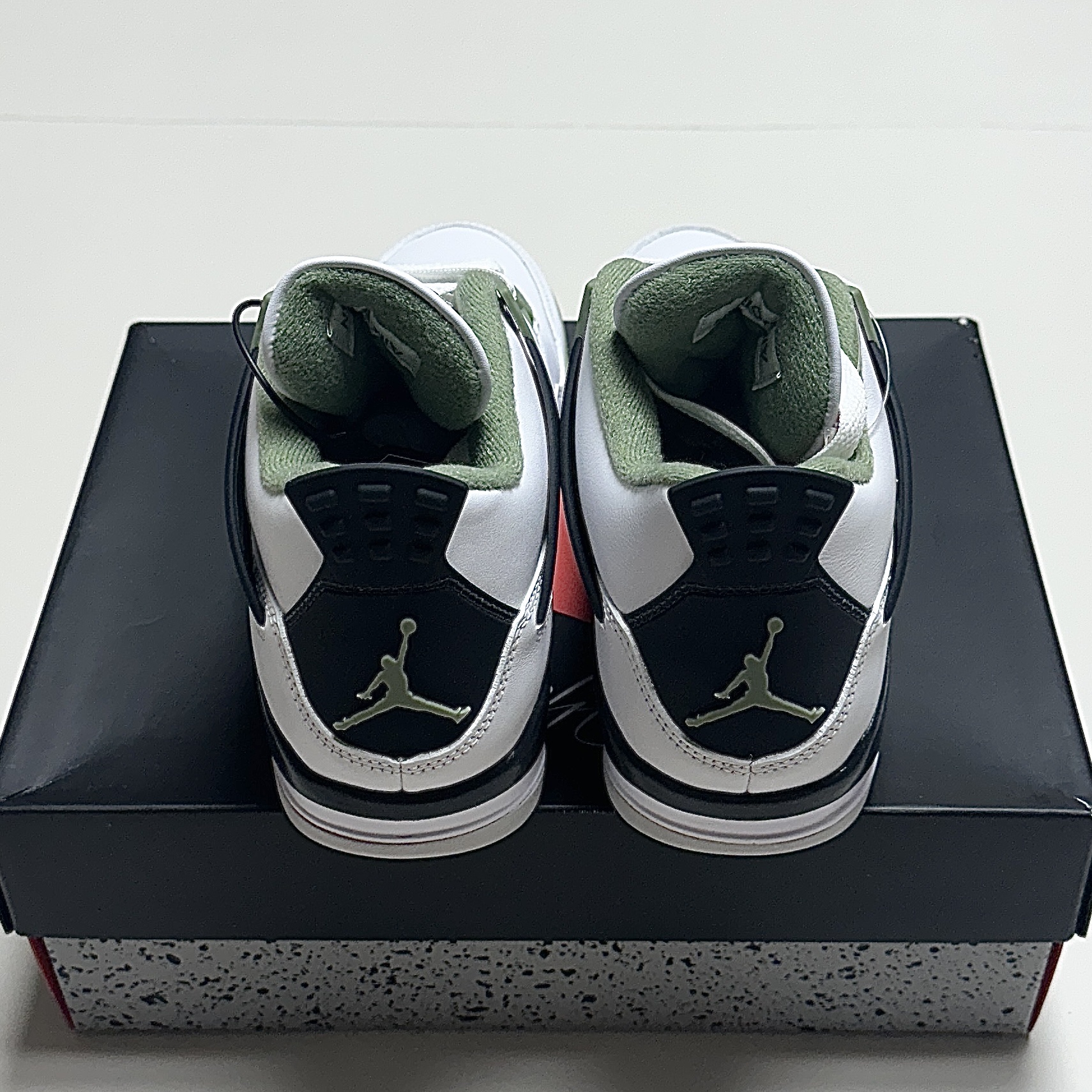 (W) Jordan 4 Retro Oil Green 착용 스타일 - 3