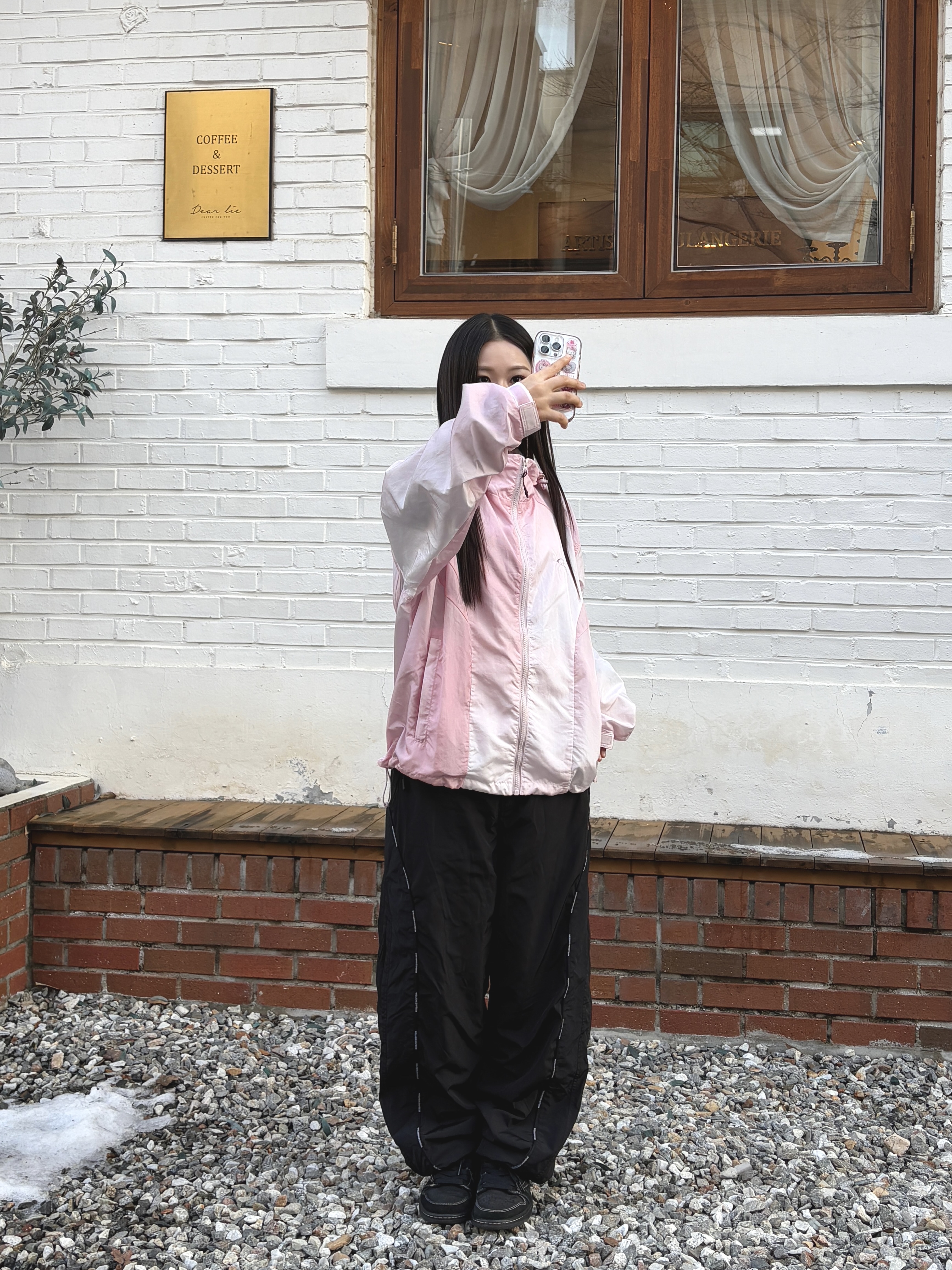 CAVISH Gradation Wind Breaker Pink, Jordan 1 x Travis Scott Retro Low OG SP Black Phantom 착용 스타일 - 3