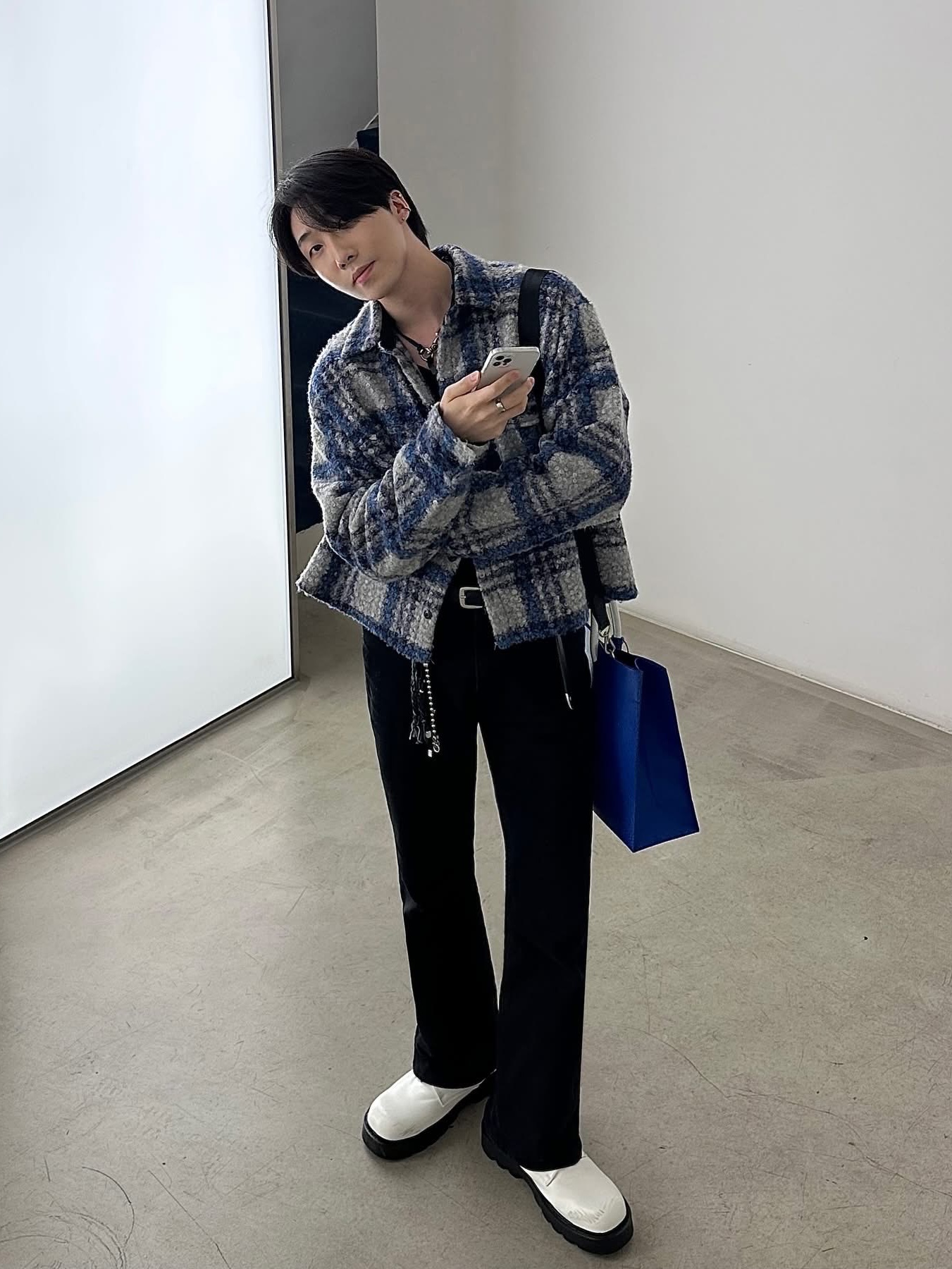 Our Legacy Ladon Leather Keychain Black, Ader Error Wide Blue Bag Blue 착용 스타일 - 4