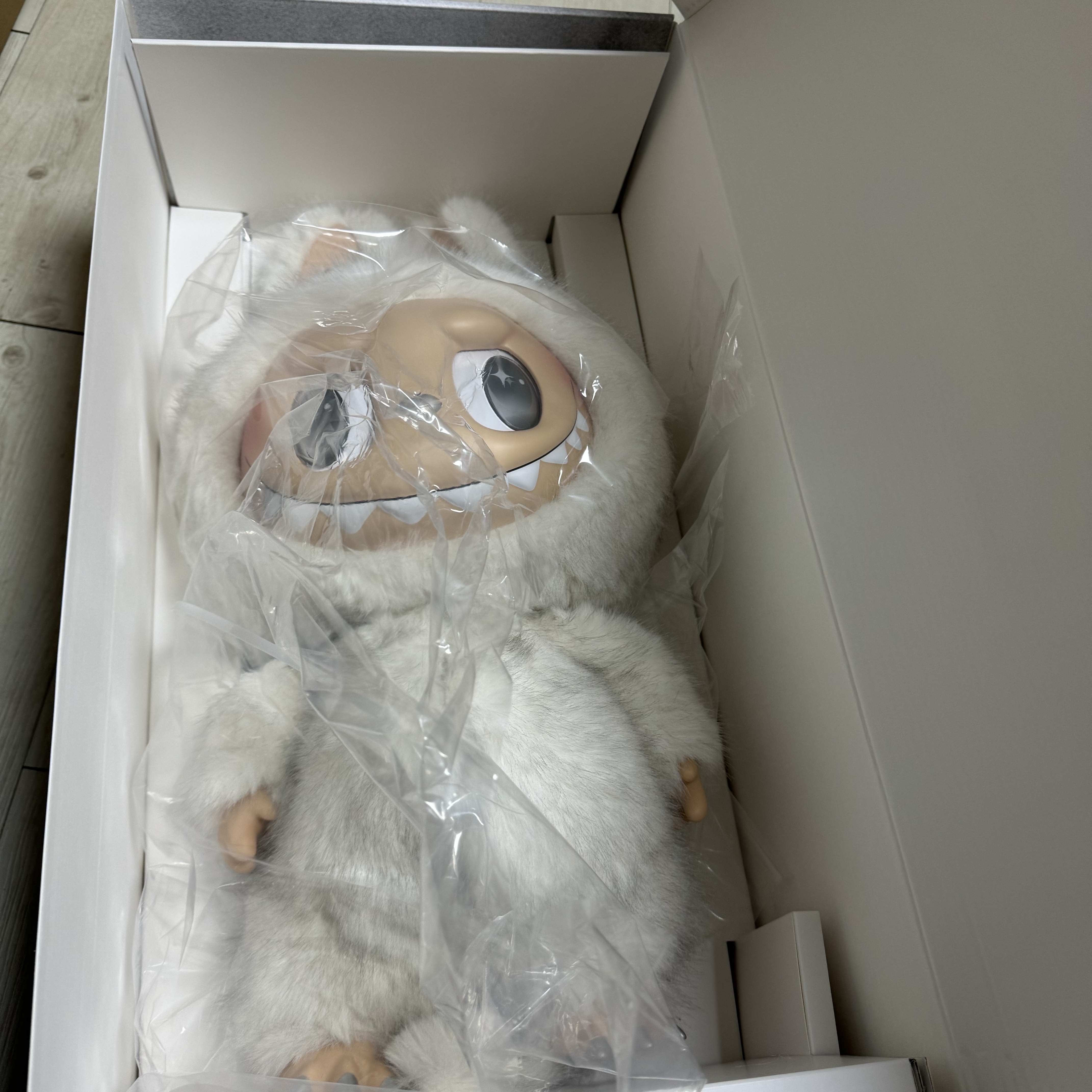 Pop Mart The Monsters Zimomo Angel In Clouds Vinyl Face Doll 착용 스타일 - 2