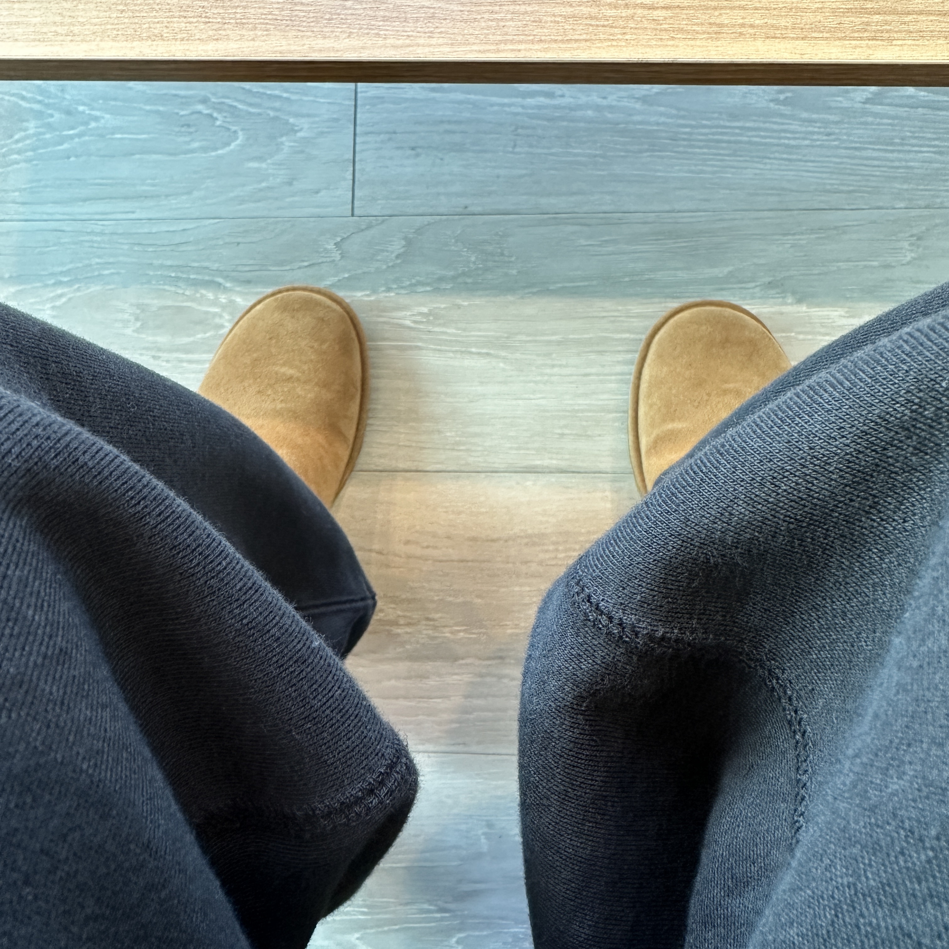UGG Classic Ultra Mini Chestnut, Nike x Stussy NRG Washed Fleece Pants Black (DO5296-010) 착용 스타일