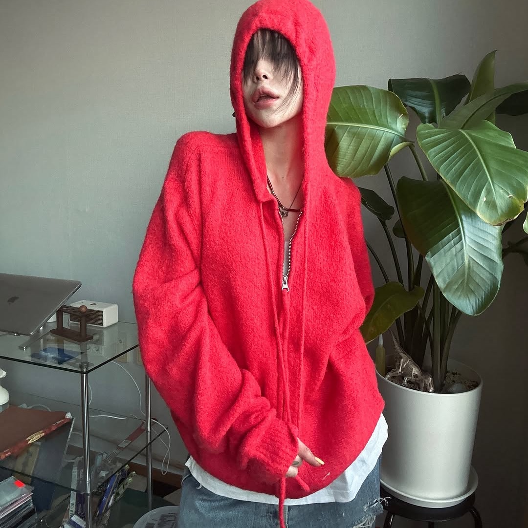 Thevinylhouse Round Pocket Knit Zip-Up Red 착용 스타일 - 3