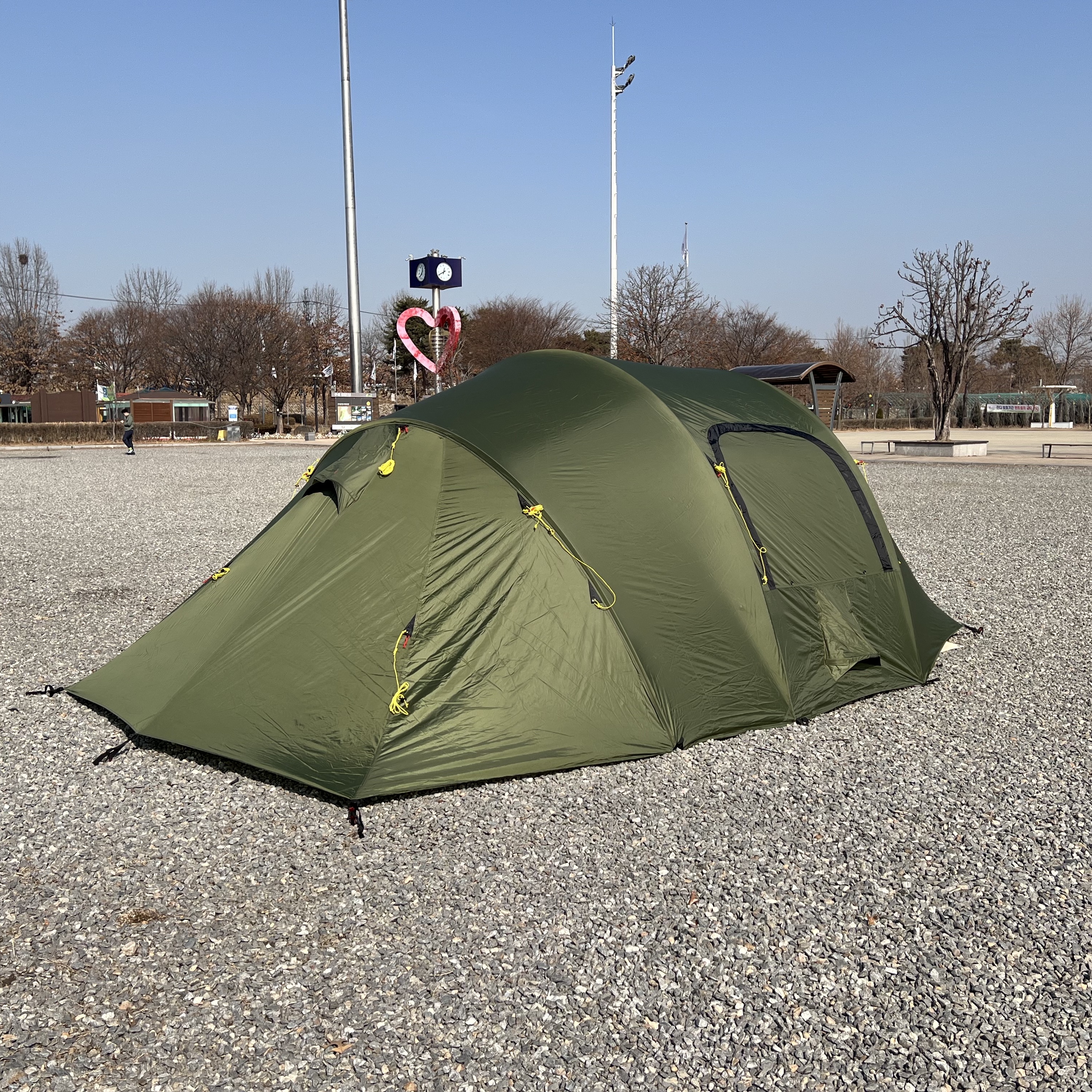 Helsport Gimle Family 4+ Outer Tent 착용 스타일 - 3