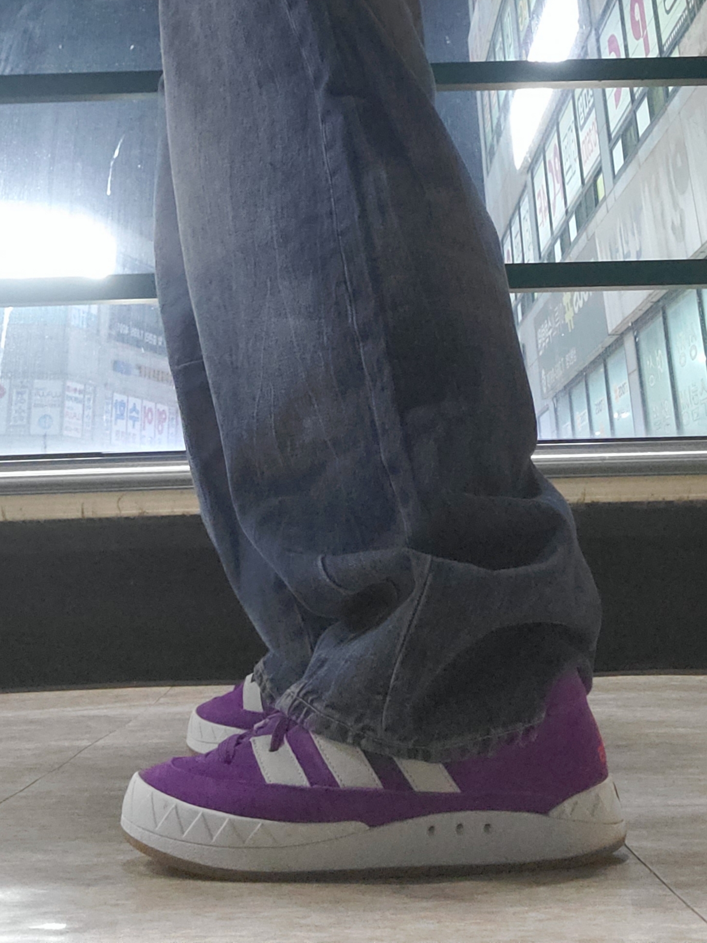 Adidas New Fur Jacket Off White - KR Sizing, Adidas x Atmos Adimatic Glory Purple 착용 스타일 - 4