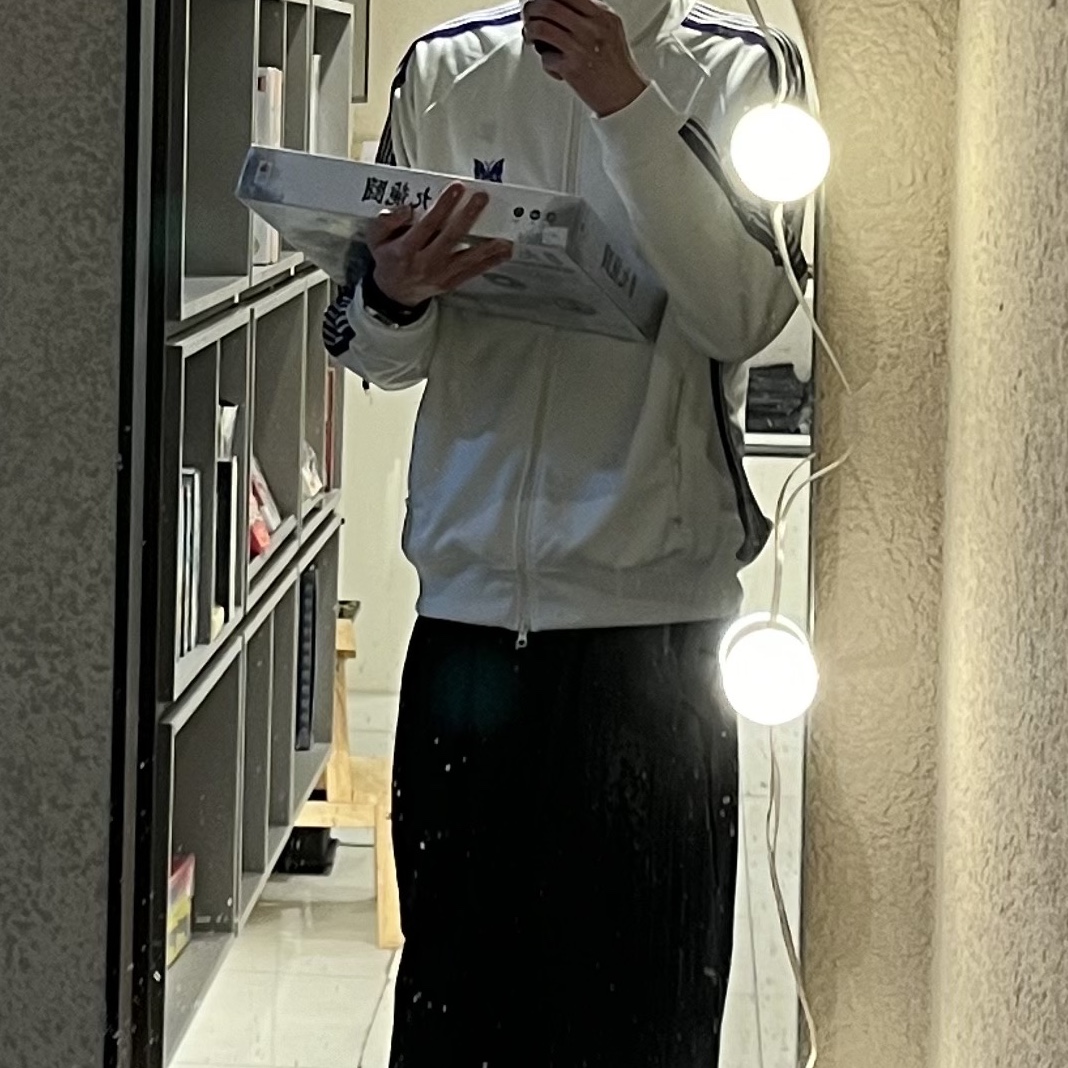 Needles Track Jacket Poly Smooth Ice White, BAPE Baby Milo MagSafe Card Holder Black 착용 스타일 - 3