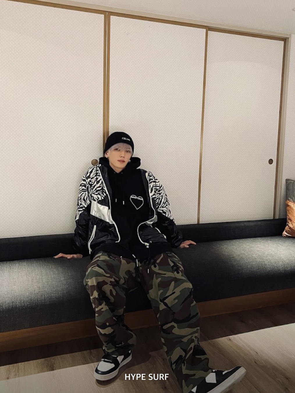 BAPE Color Camo College T-Shirt Black Red, BAPE Baby Milo Plush Backpack Brown 착용 스타일 - 8