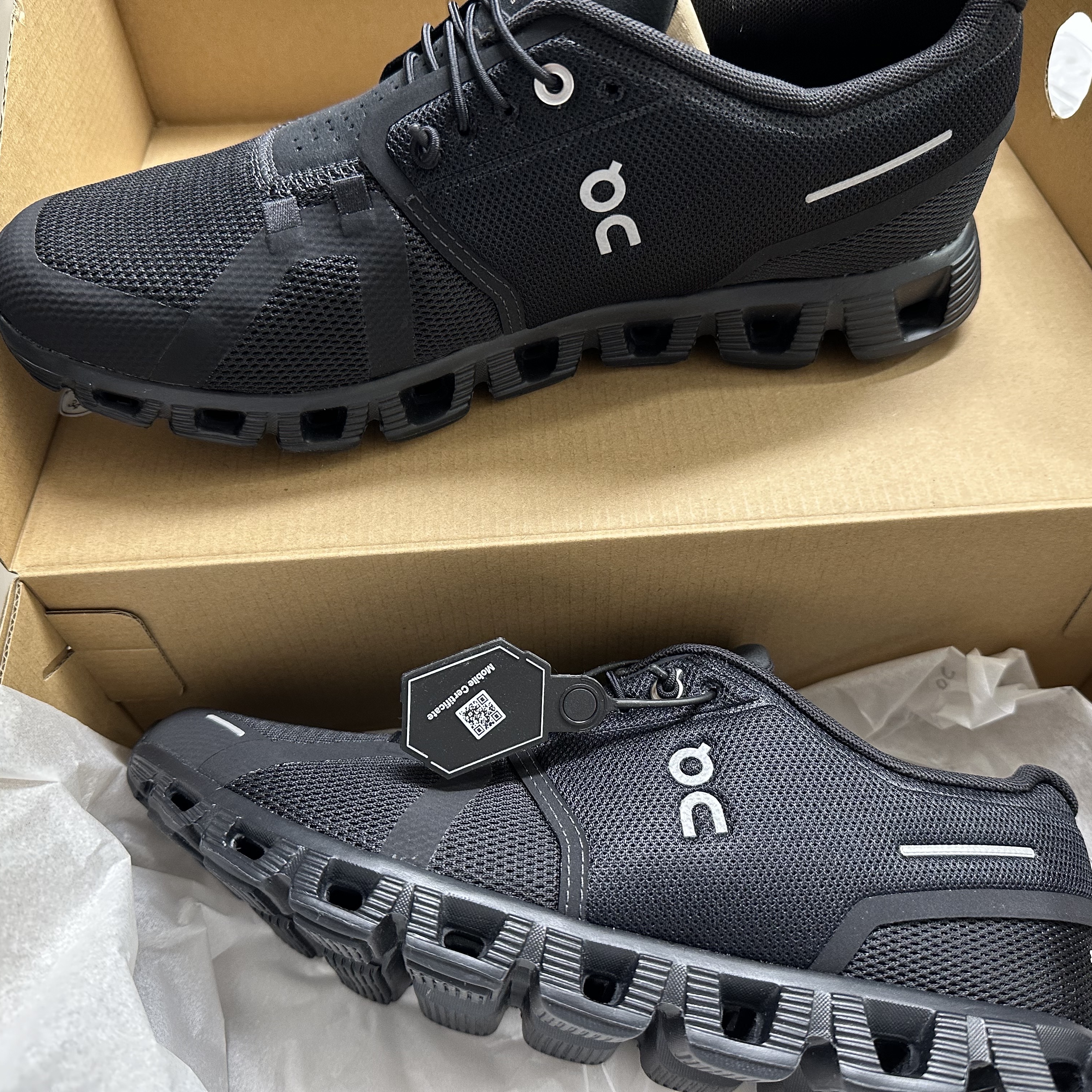 On Running Cloud 5 All Black 착용 스타일