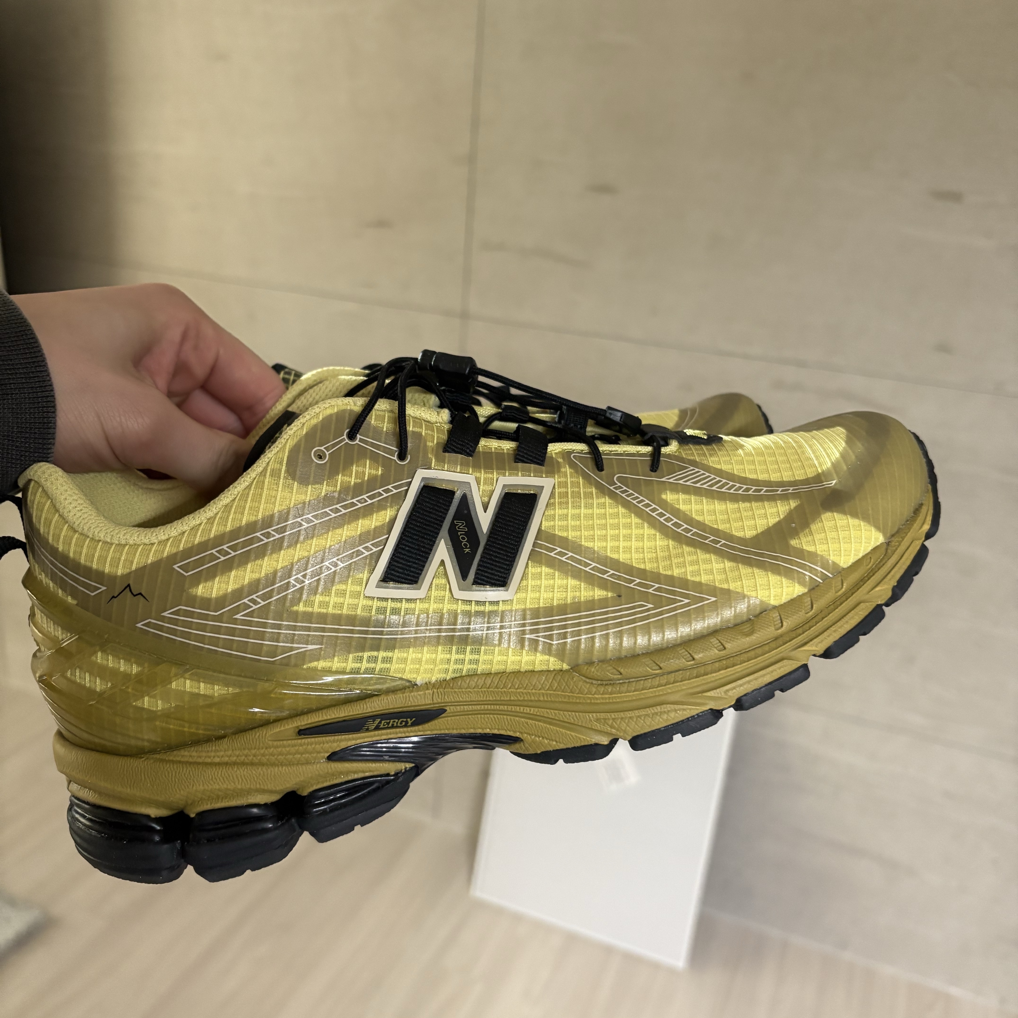 New Balance x Cayl 1906R Yellow 착용 스타일