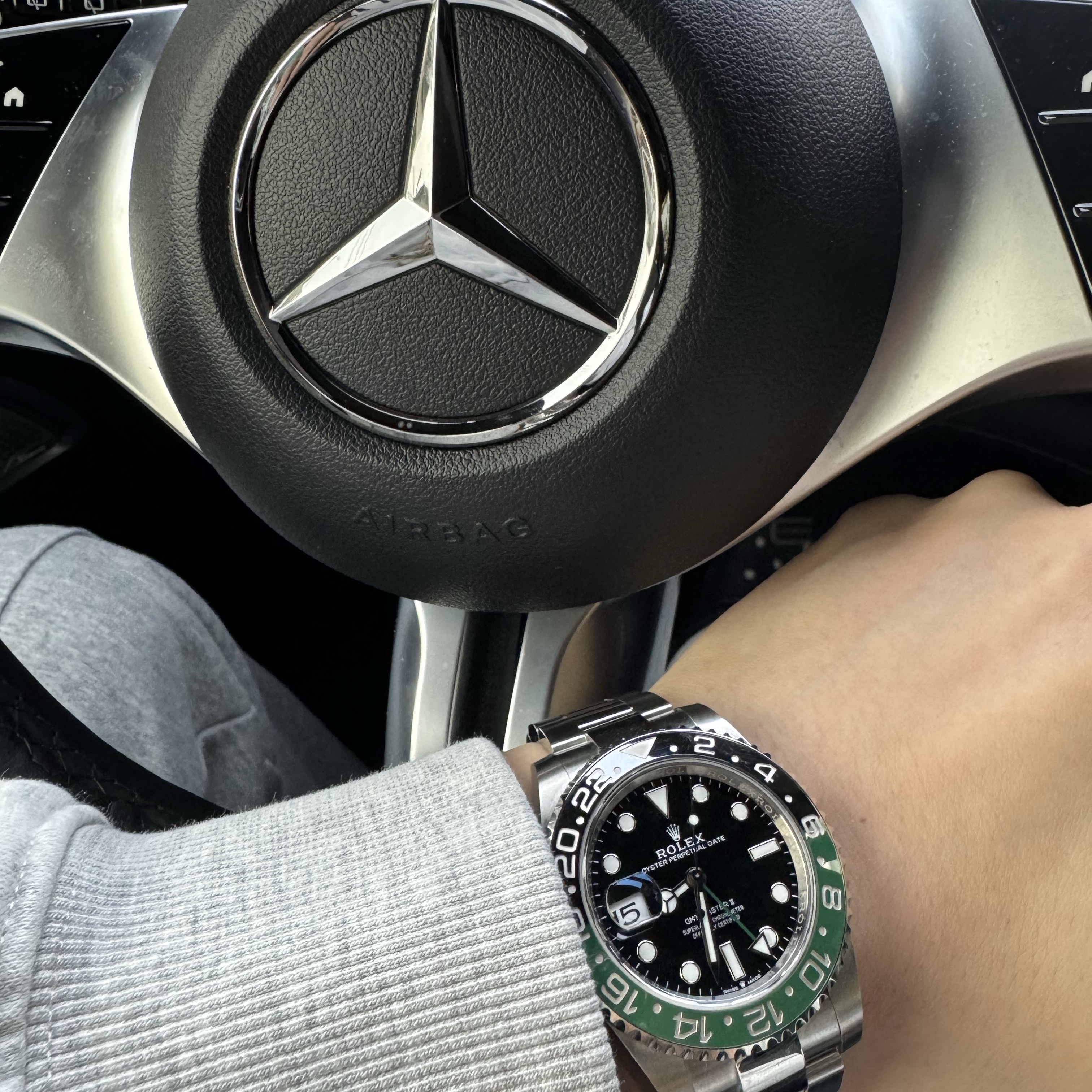 롤렉스 GMT-마스터 2 40mm 126720VTNR 블랙 오이스터 착용 스타일 - 1