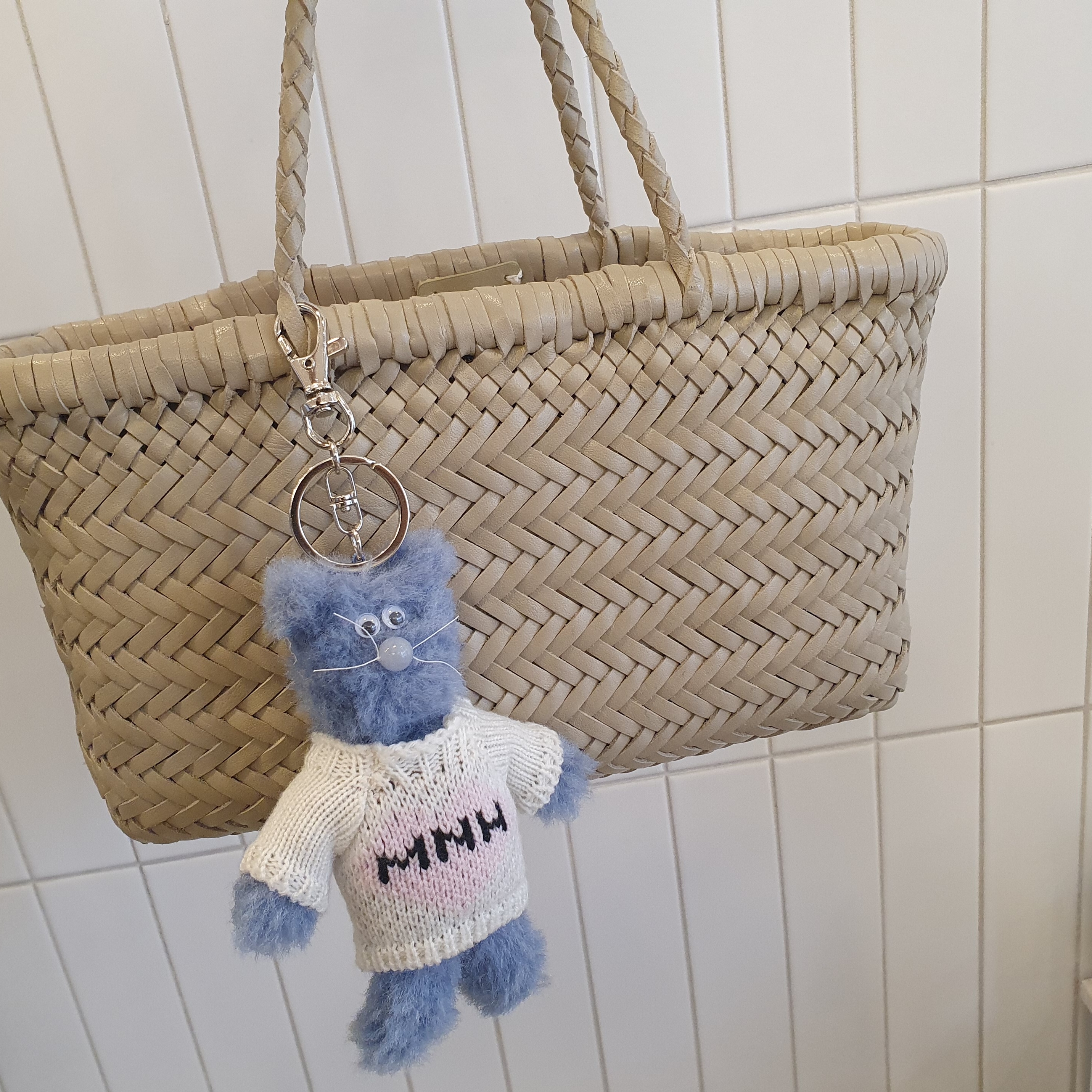 Monamhee Love Flexy Keyring Blue 착용 스타일 - 1