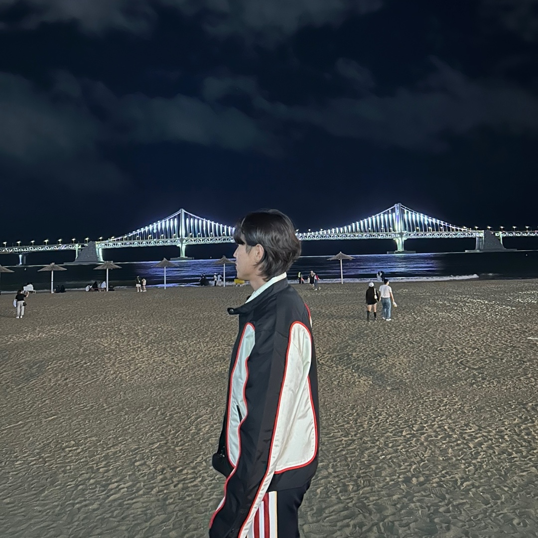 Diesel J-Blink Biker Jacket in Colour-Block Nylon Black White, Diesel P-Zampock Sweatpants with Side Zip Black 착용 스타일