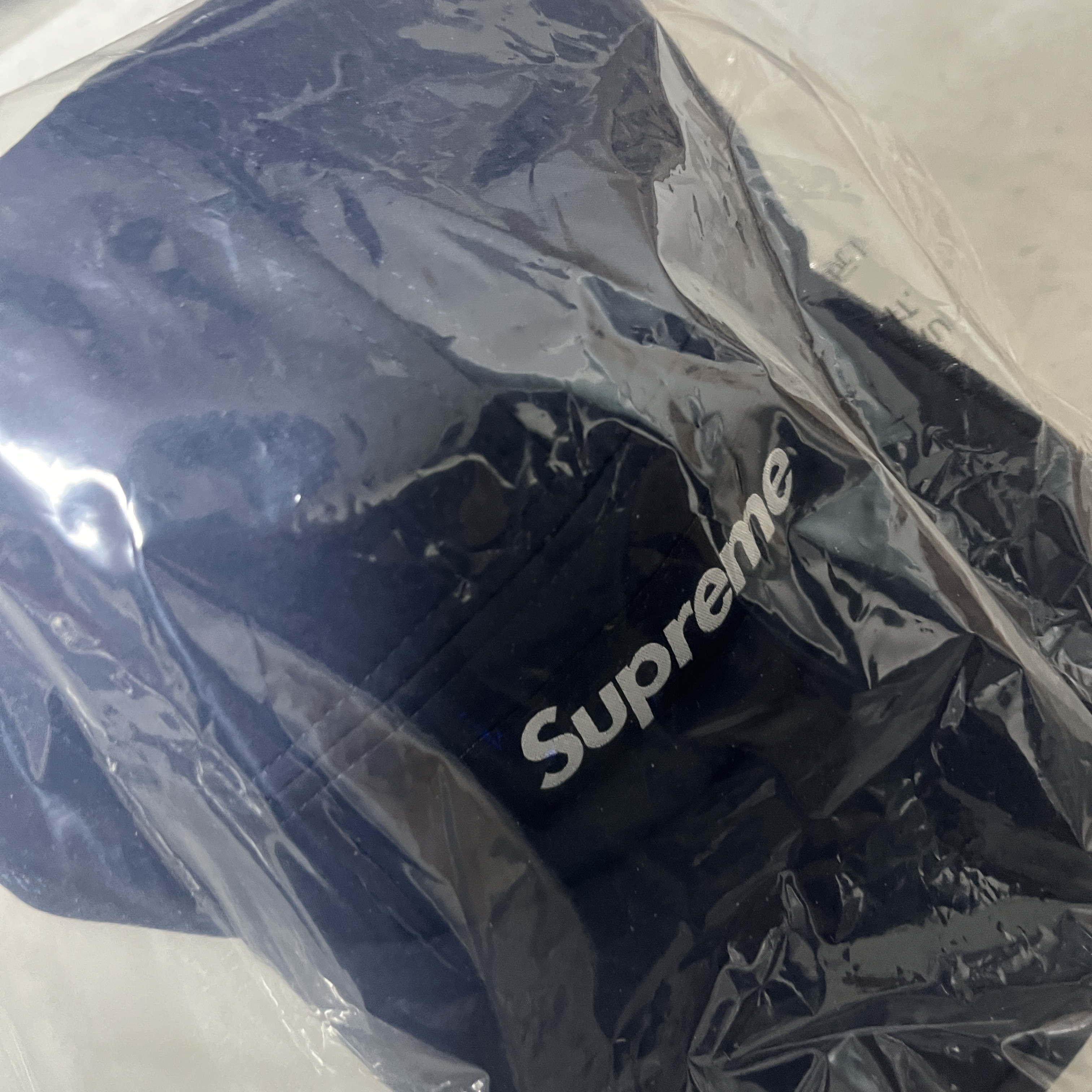 Supreme Windstopper Earflap Camp Cap Navy - 24FW 착용 스타일