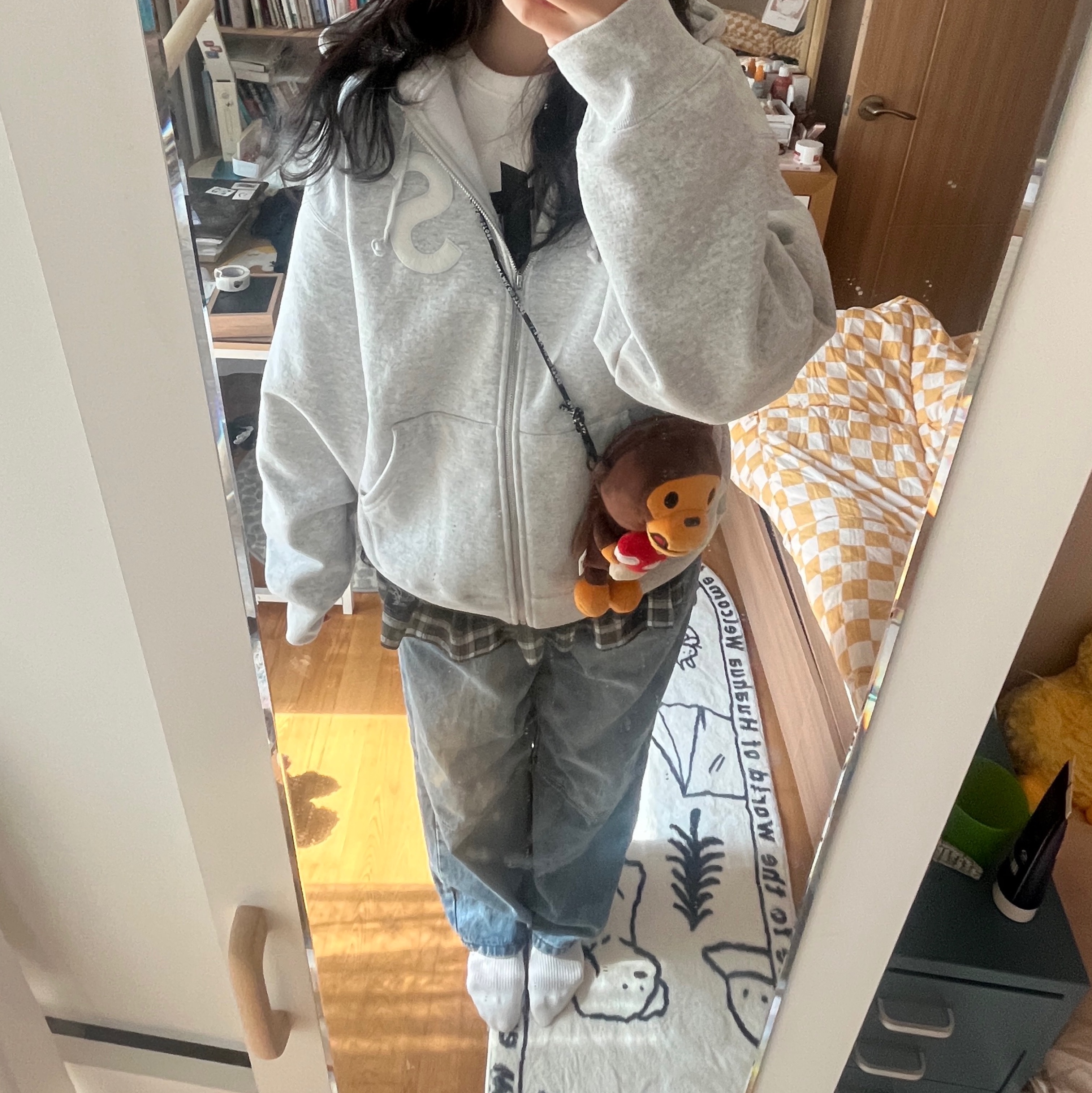 Supreme S Logo Zip Up Hooded Sweatshirt Ash Grey - 24FW, BAPE Baby Milo Plush Mobile Bag Brown 착용 스타일 - 3