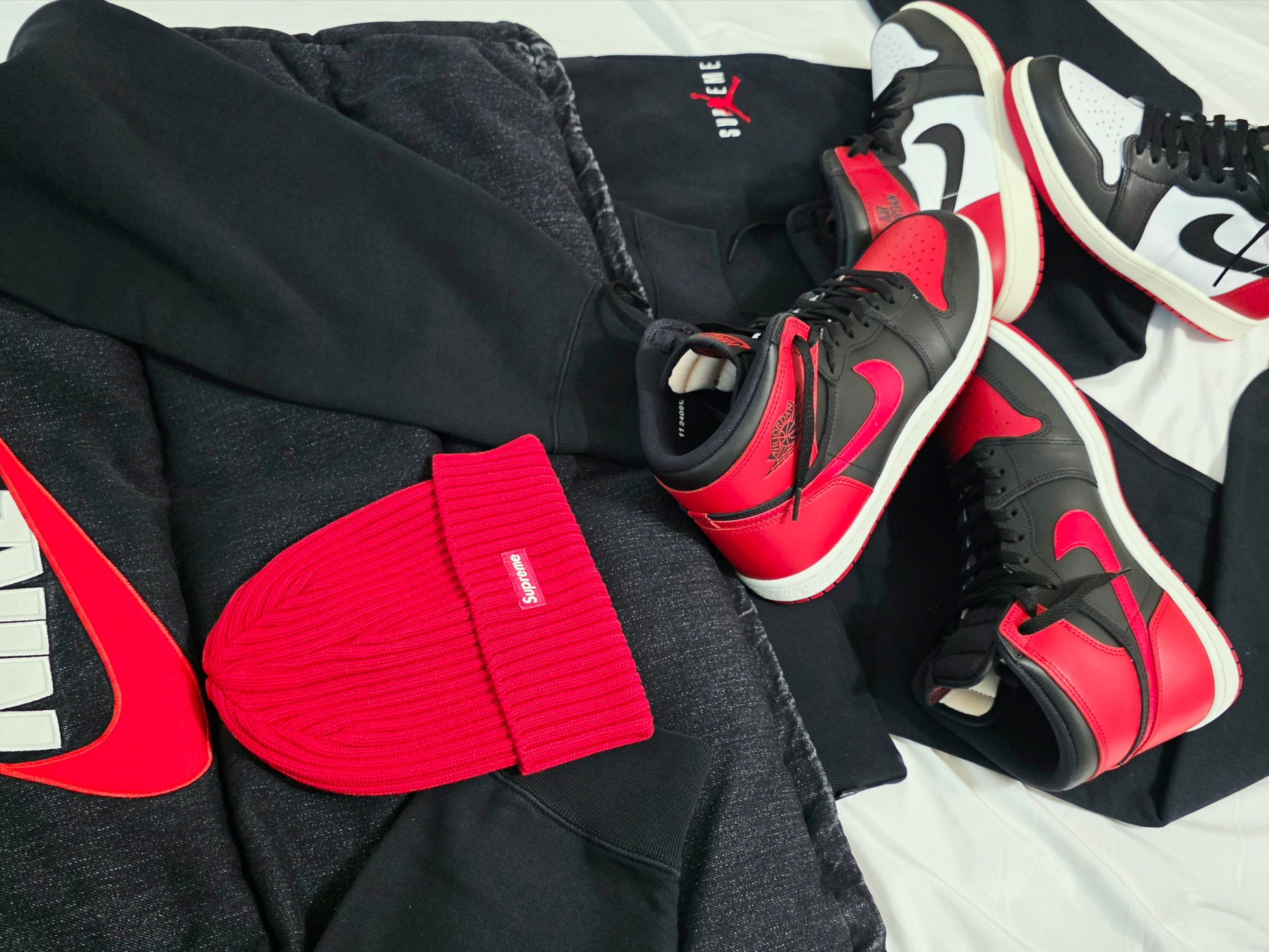 Jordan 1 High 85 Bred, Supreme x Jordan Hooded Sweatshirt Black - 24FW 착용 스타일 - 7