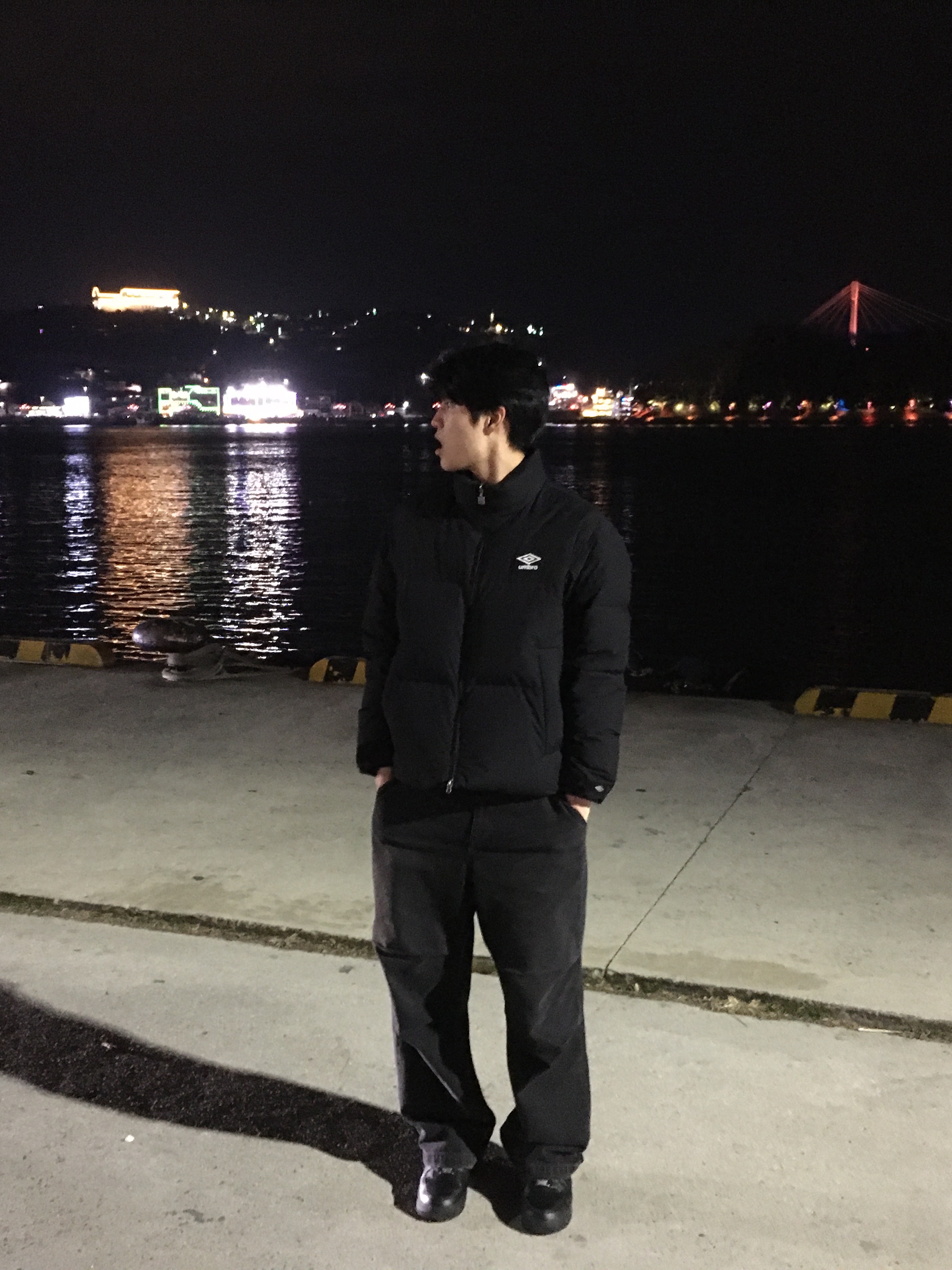 Nike Air Force 1 '07 Low Triple Black 착용 스타일 - 3