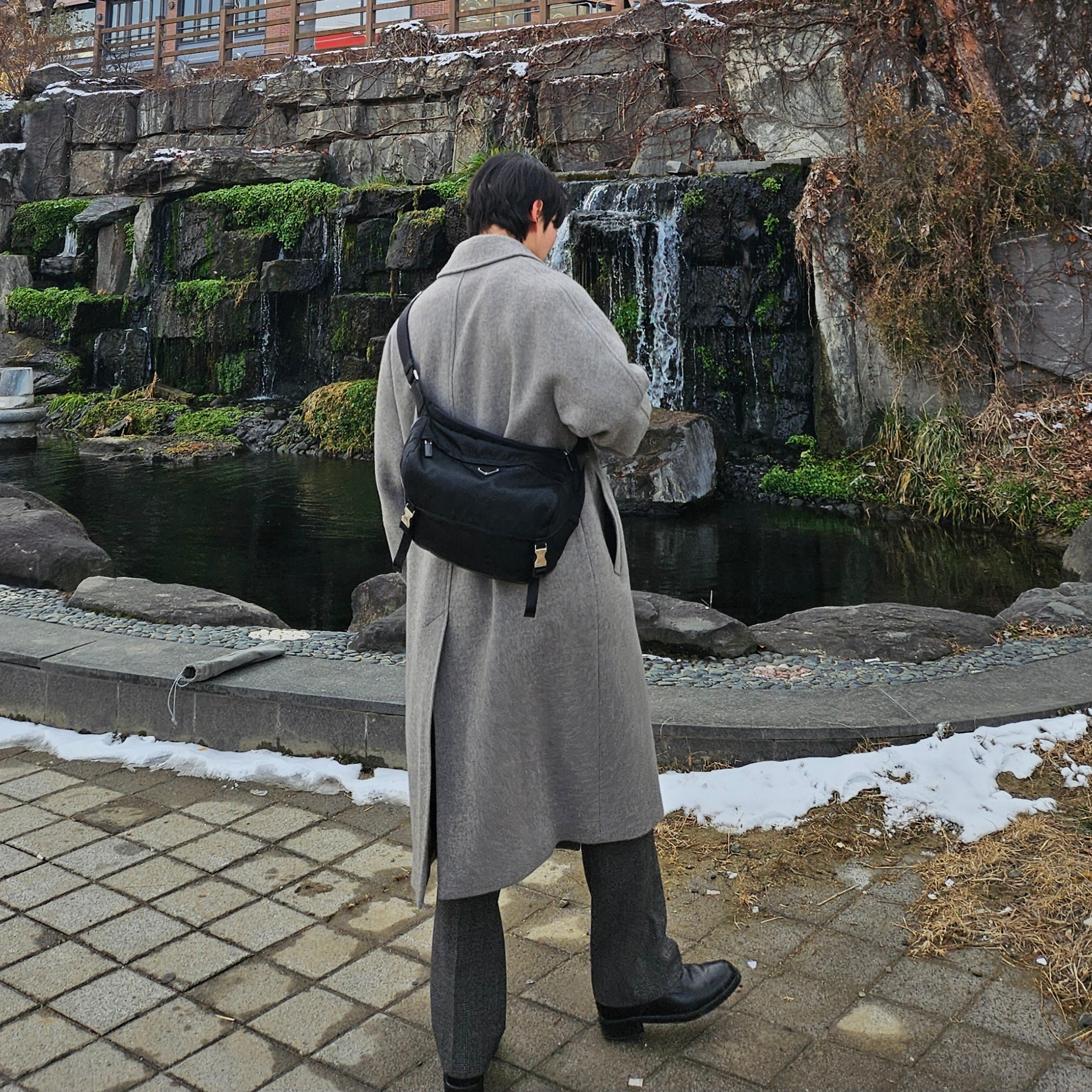 Prada Re-Nylon and Saffiano Leather Shoulder Bag Black, Prada Re-Nylon and Saffiano Leather Shoulder Bag Black 착용 스타일 - 3