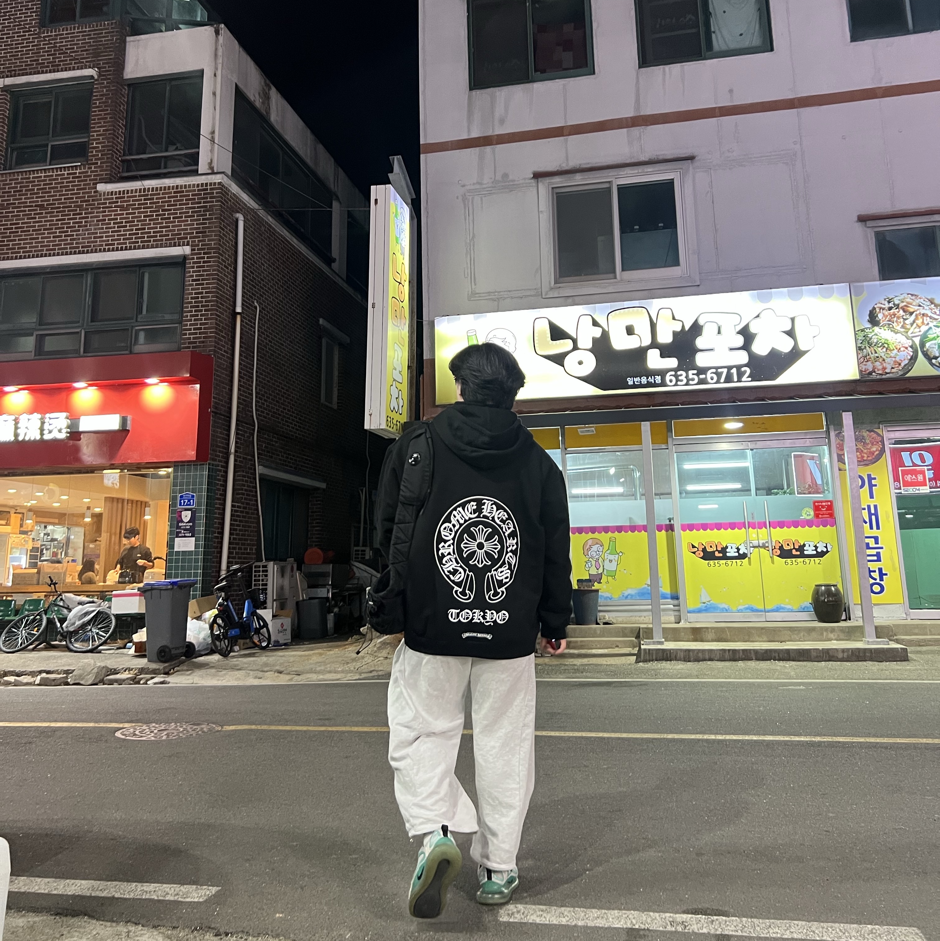 Chrome Hearts Horseshoe Hoodie Black - Tokyo Exclusive, Nike Air Max 720 White Teal 착용 스타일 - 2