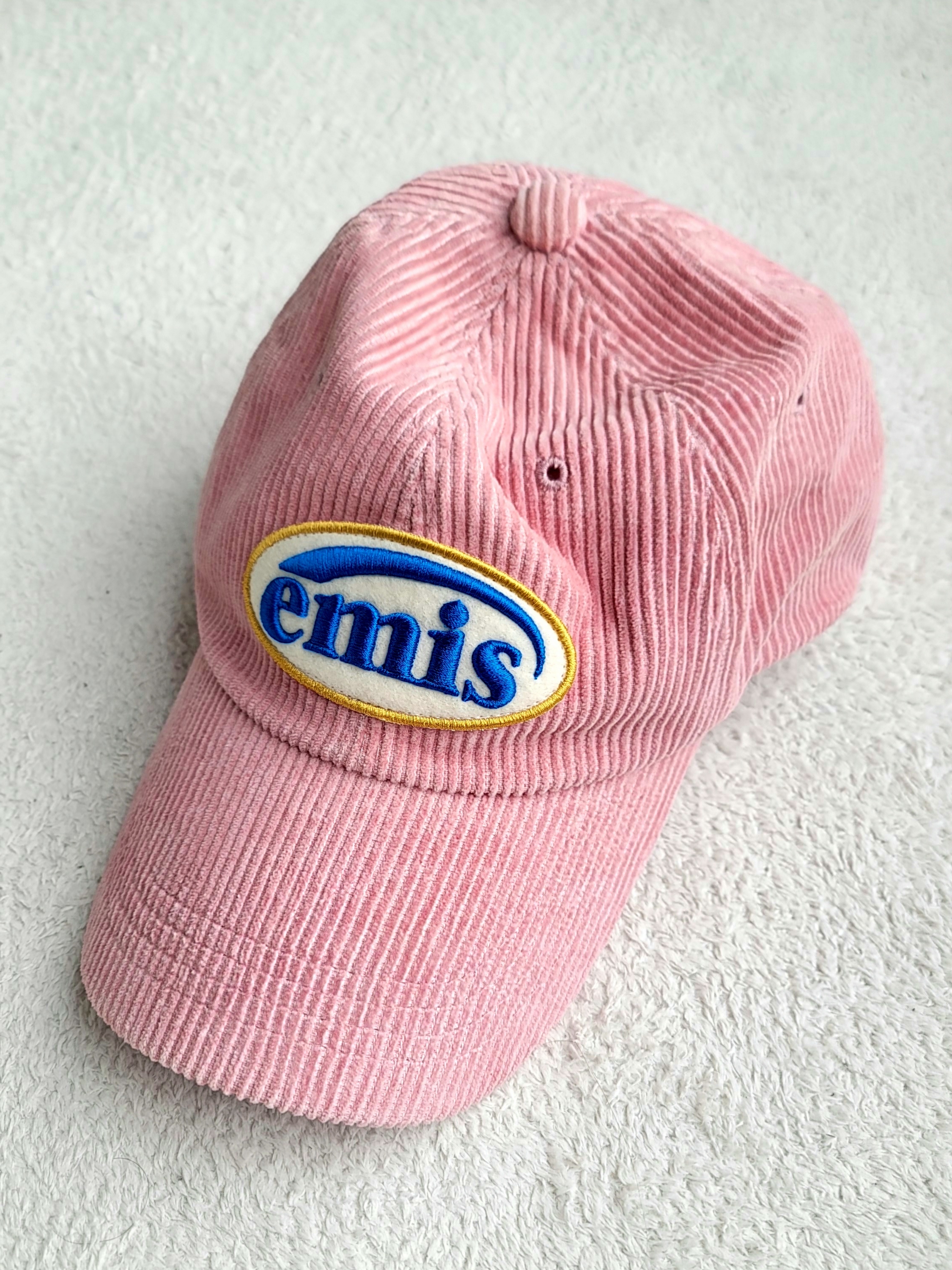 Emis Corduroy Wappen Ball Cap Pink 착용 스타일