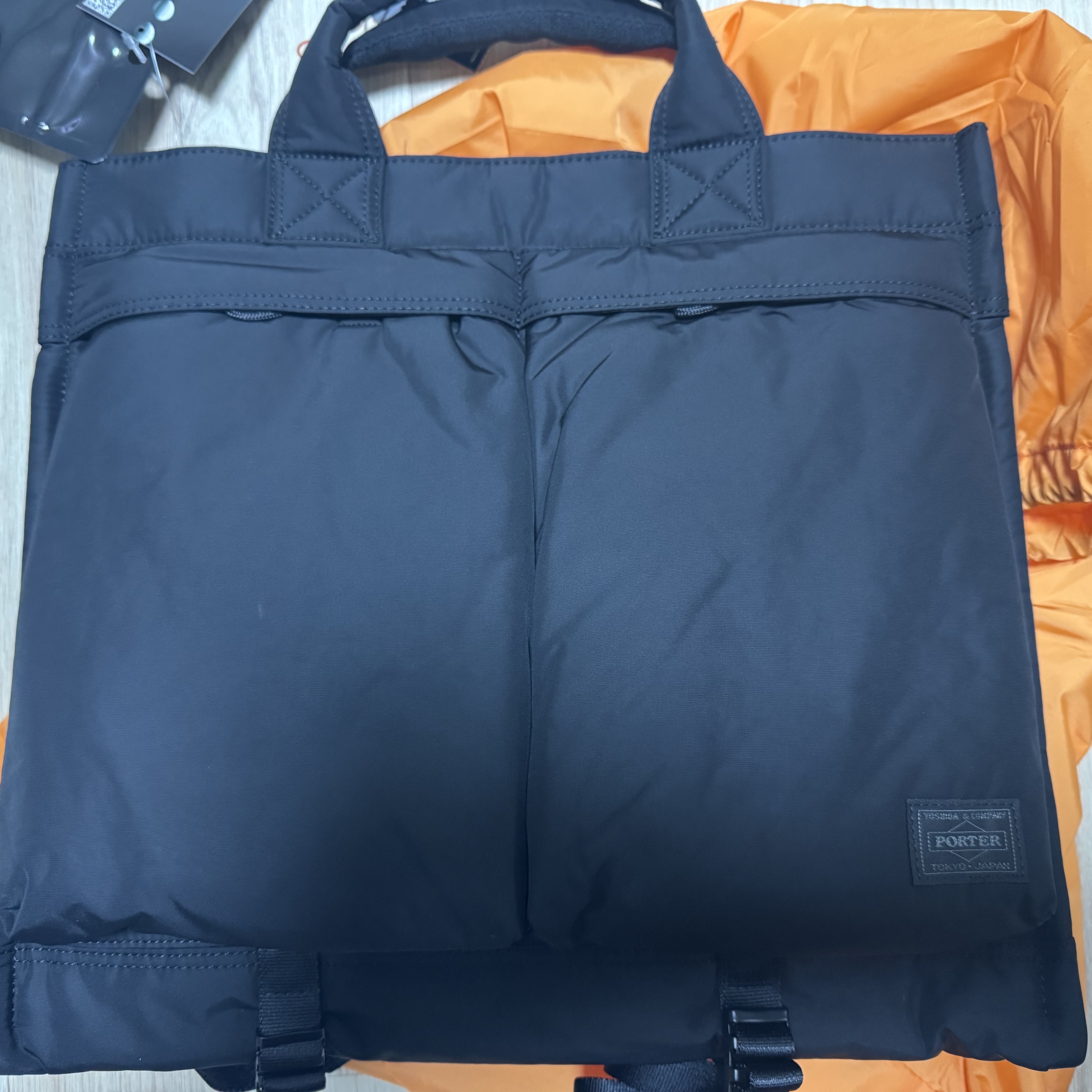 Porter Senses Tote Bag L Black 착용 스타일