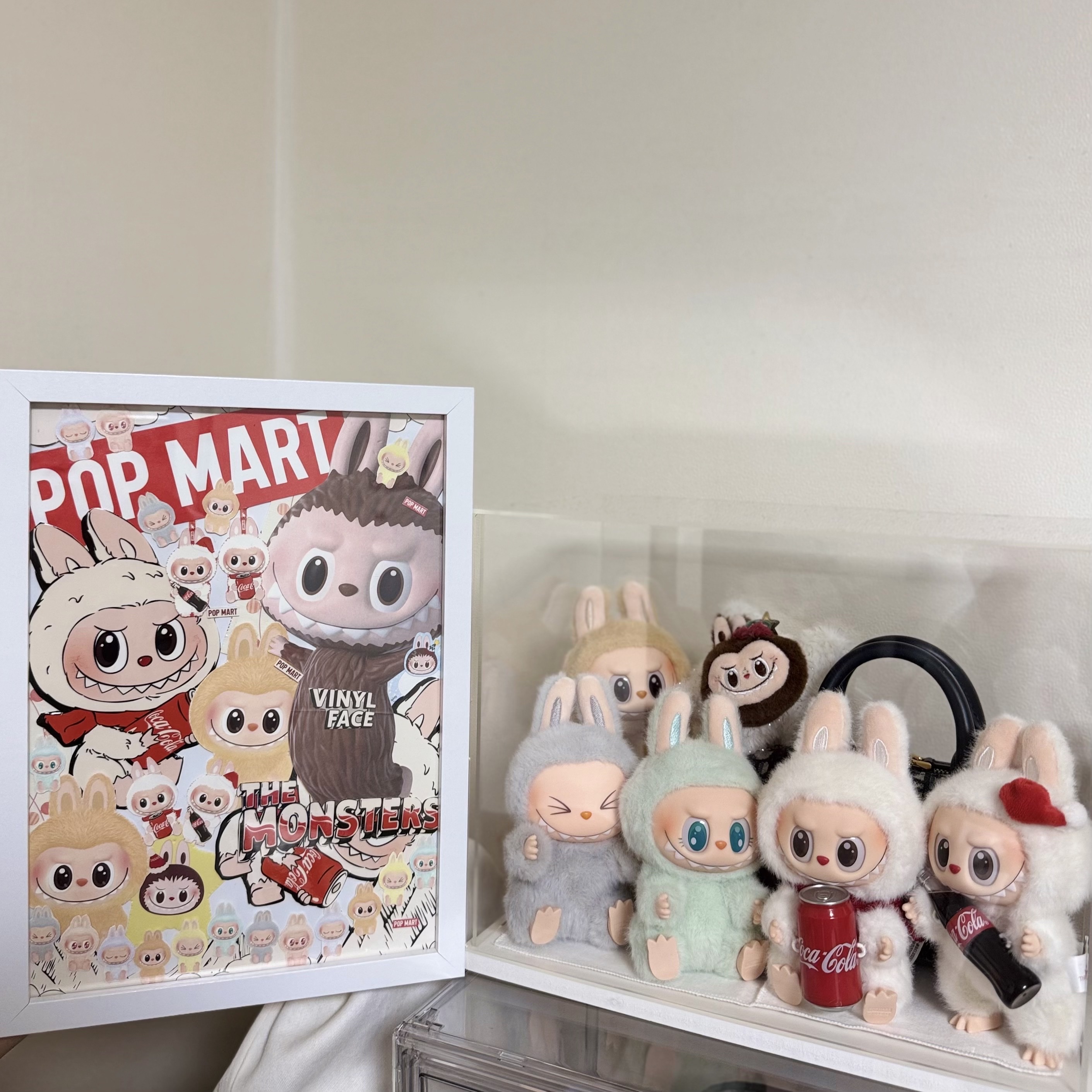Pop Mart Labubu Coca Cola Series Keyring Sealed Case (6 Blind Boxes), Pop Mart Labubu Let's Play Together Doll Series Sealed Case (6 Blind Boxes) 착용 스타일