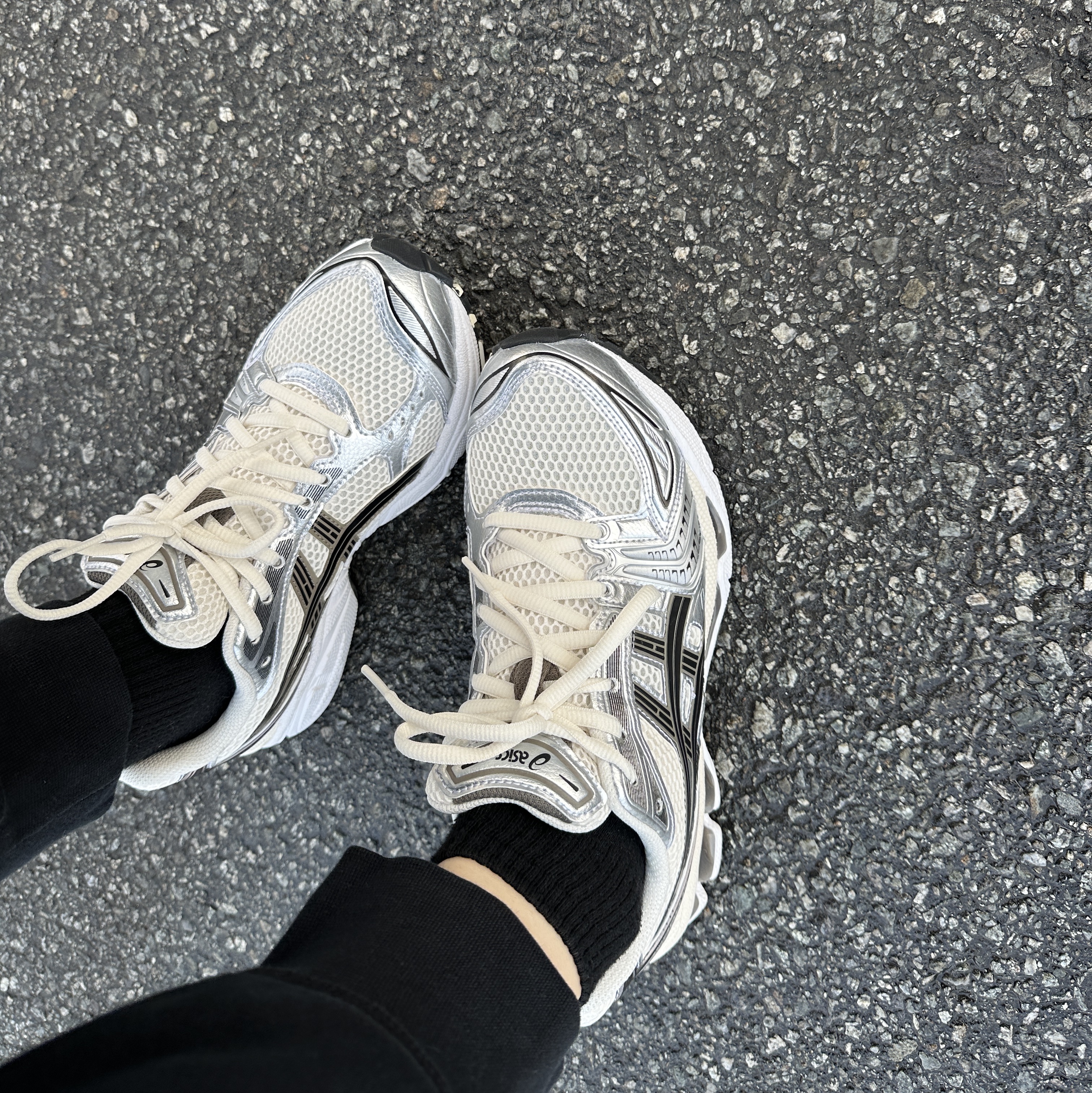 Asics Gel-Kayano 14 Cream Black 착용 스타일