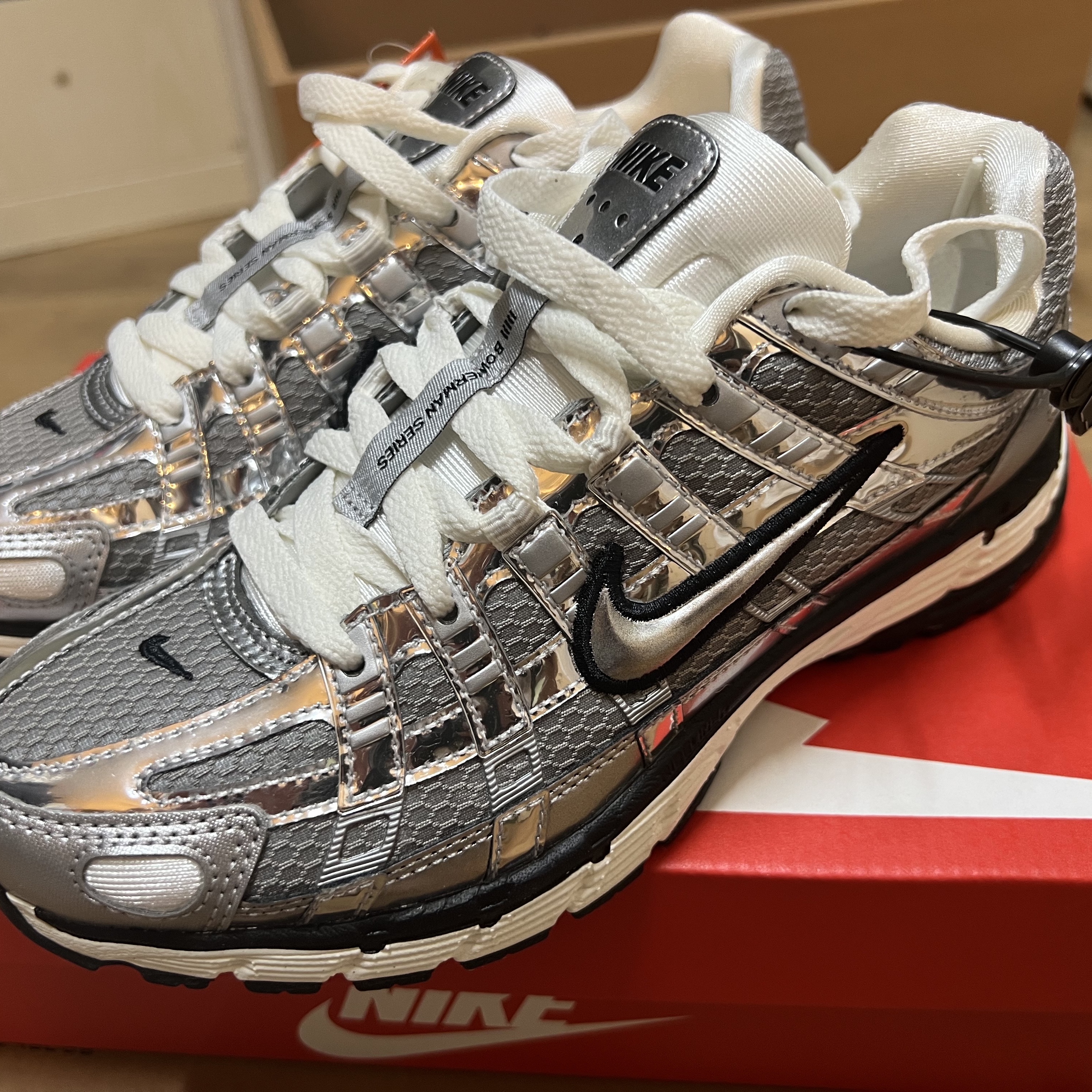 Nike P-6000 Metallic Silver 착용 스타일 - 2