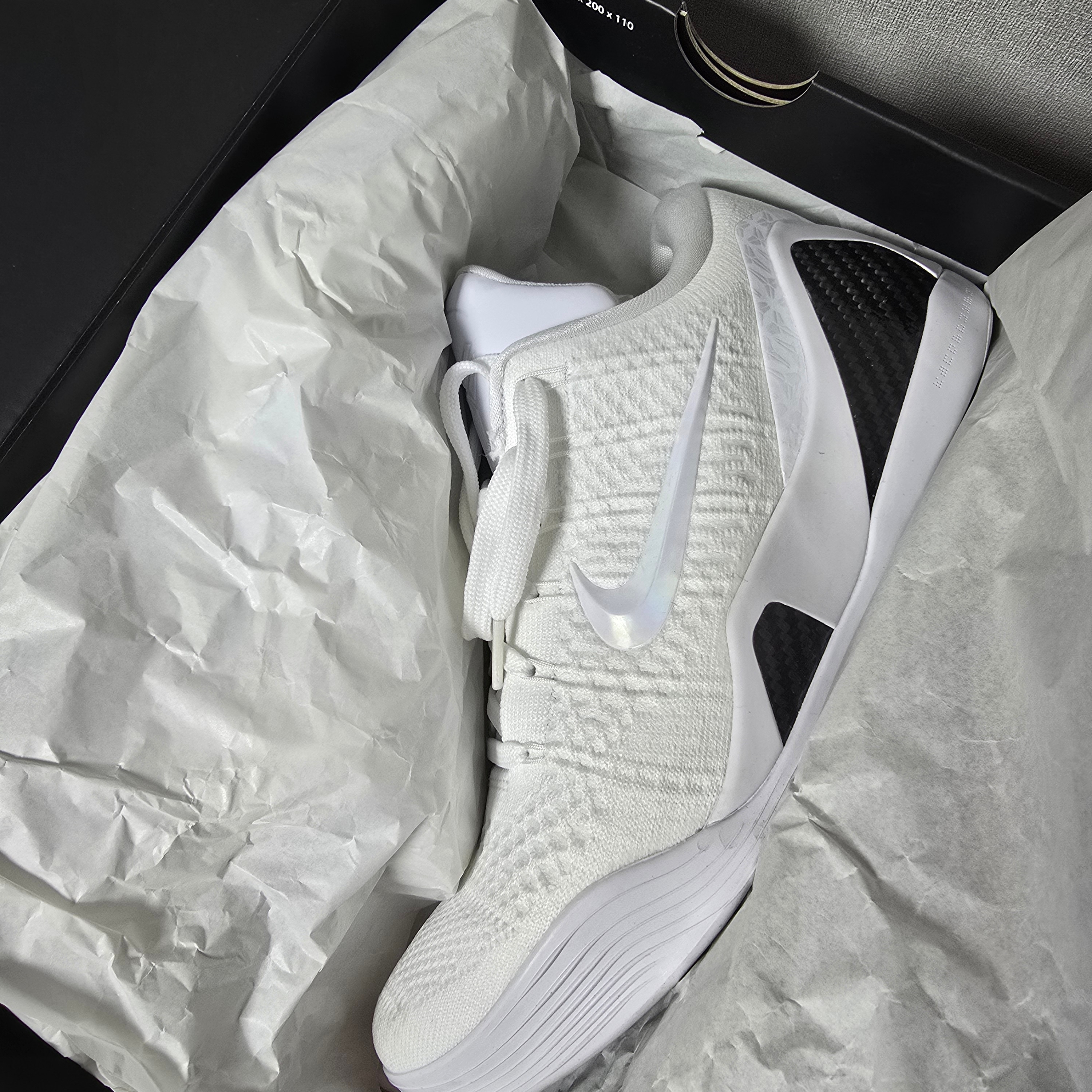 Nike Kobe 9 Elite Low Protro Halo 착용 스타일