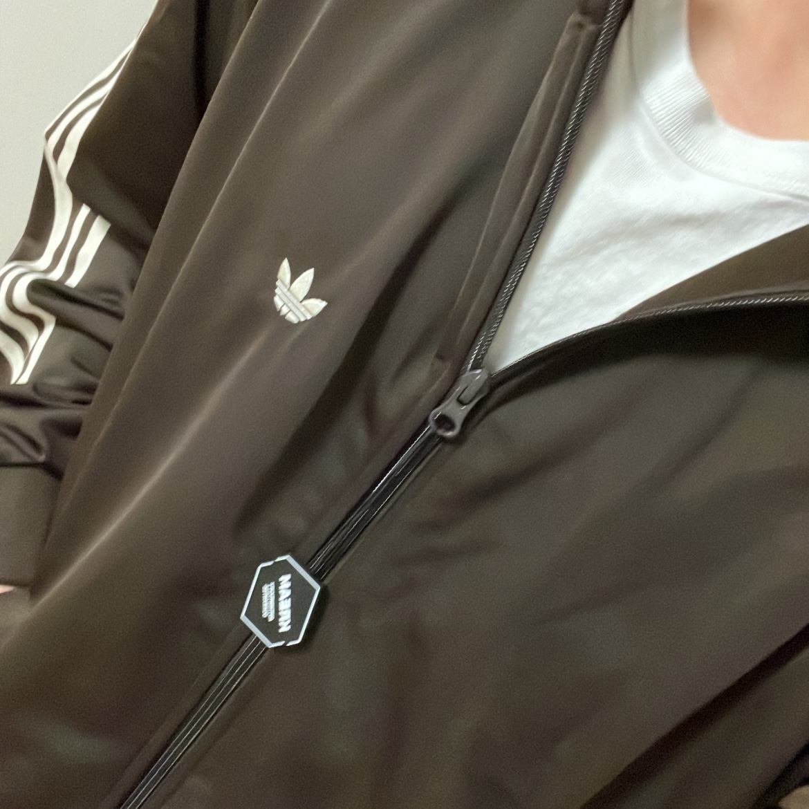 Adidas Originals Track Jacket Gender Neutral Dark Brown Wonder White - KR Sizing 착용 스타일 - 2