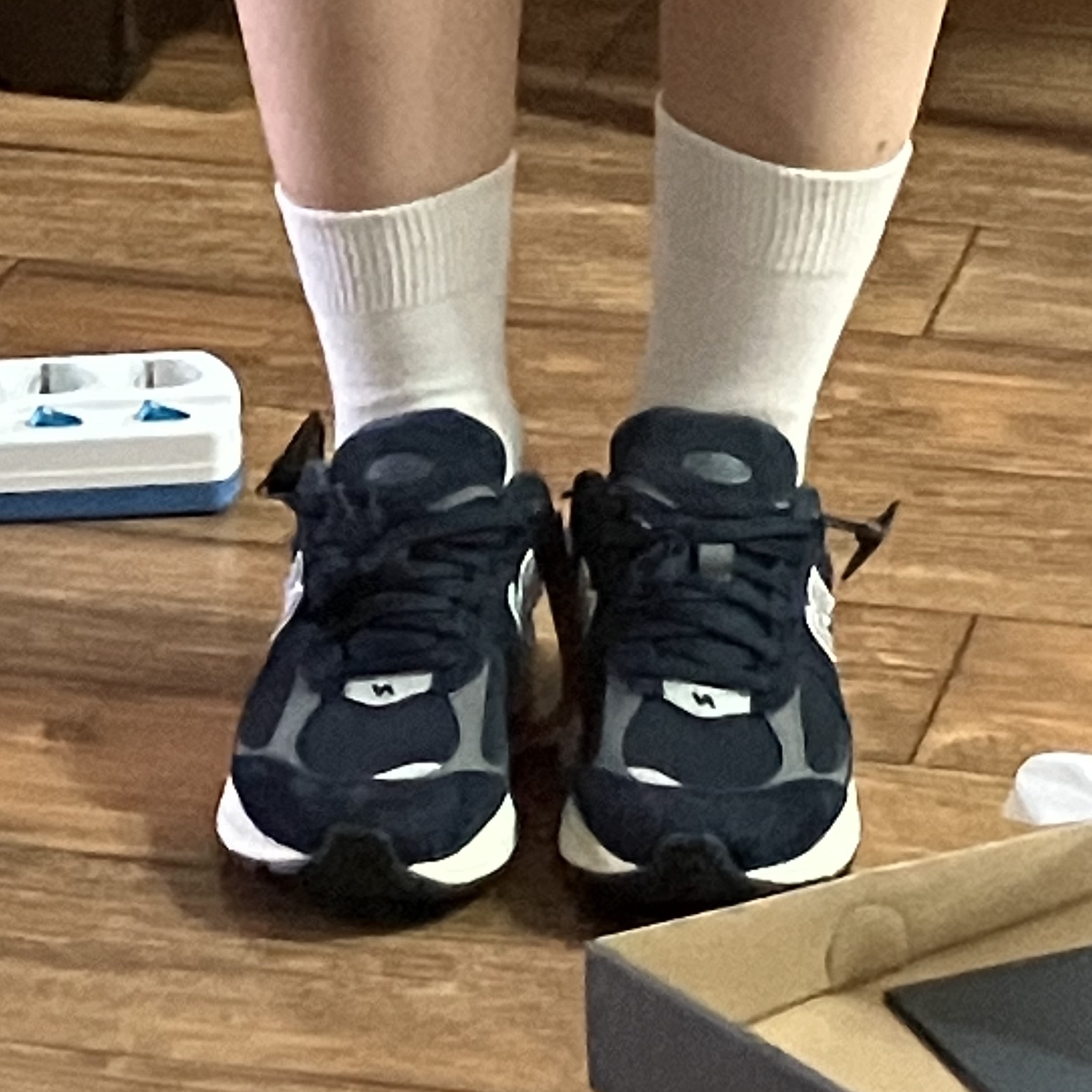 New Balance 2002R Eclipse Castlerock 착용 스타일 - 3