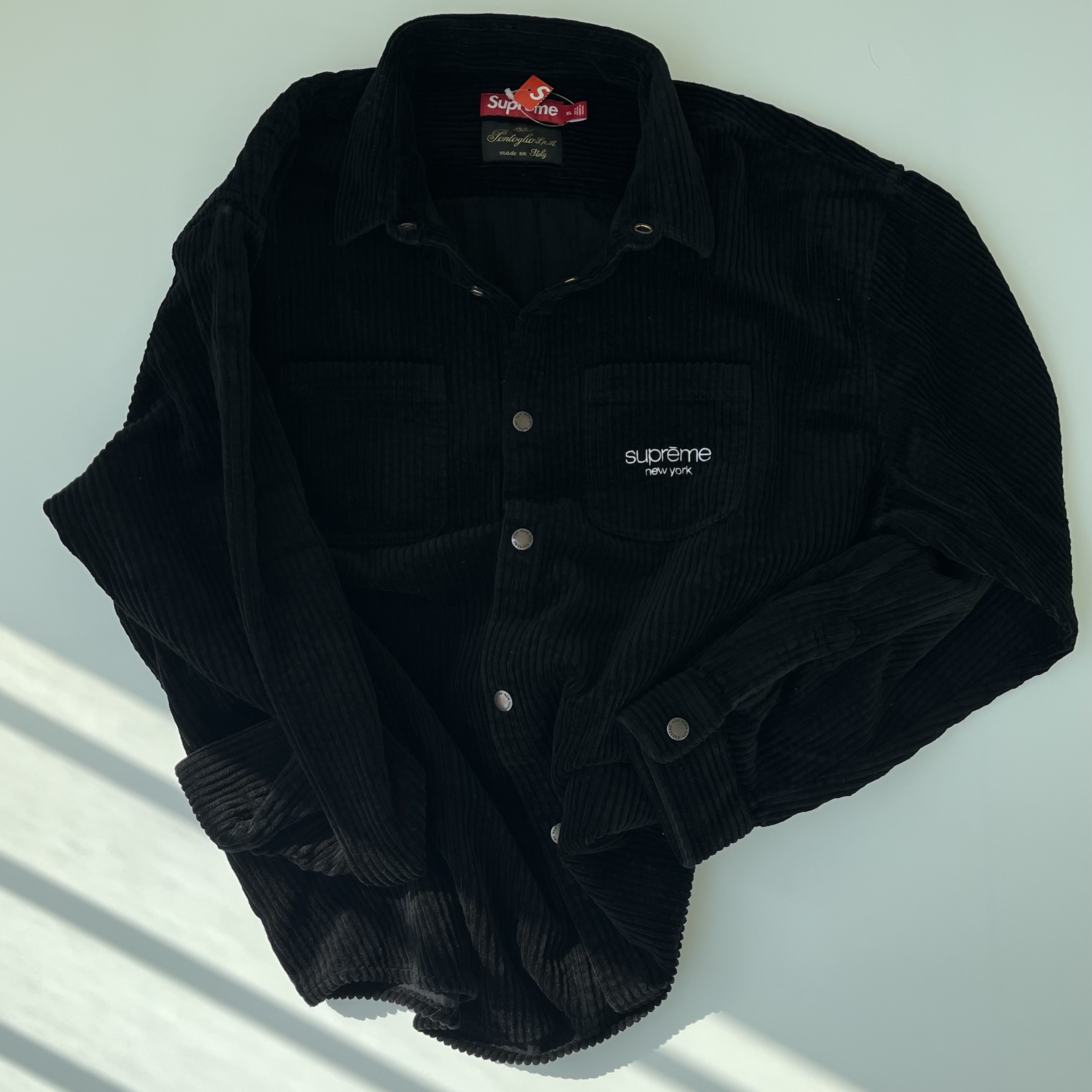 Supreme Wide Wale Corduroy Snap Shirt Black - 24FW 착용 스타일 - 1