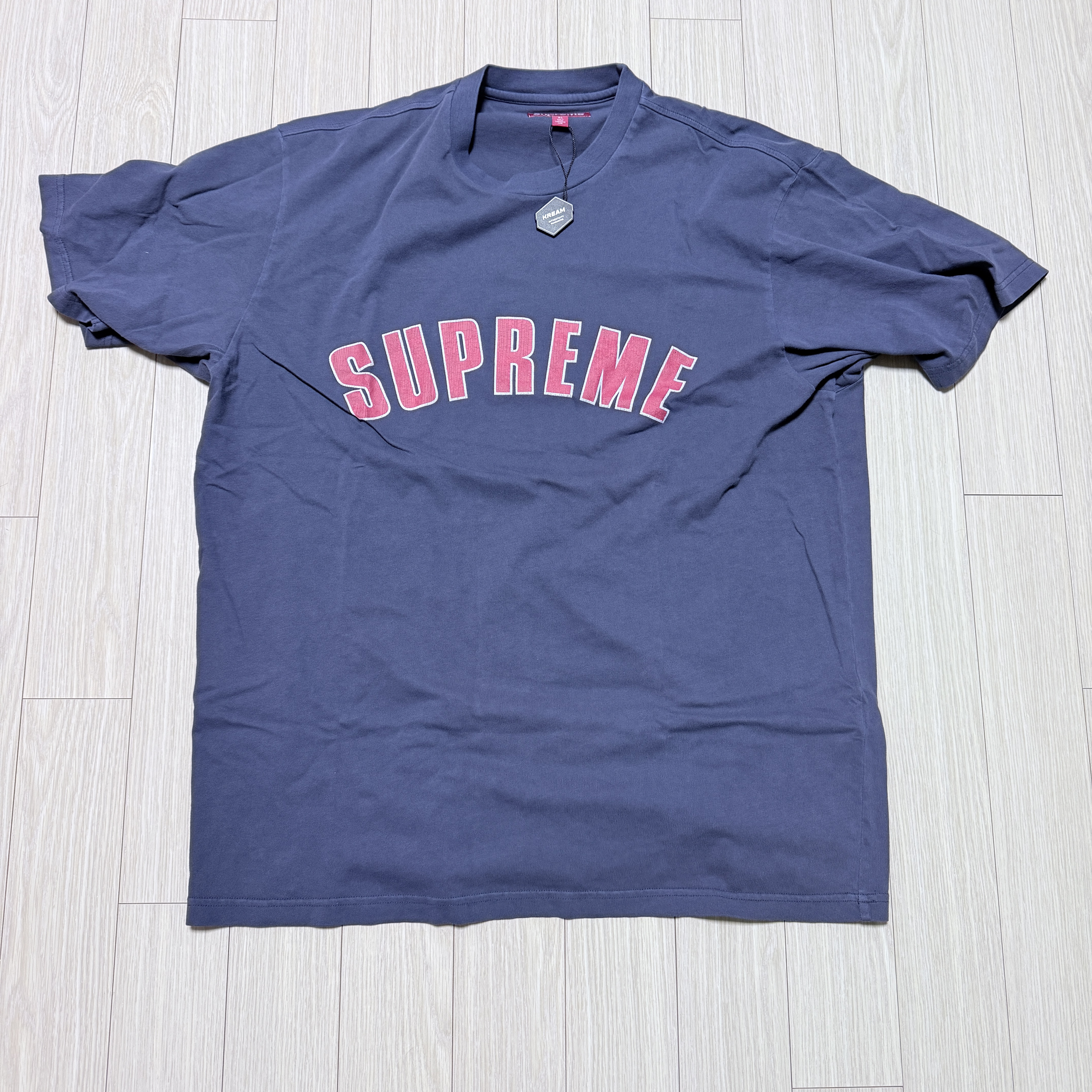 Supreme Cracked Arc S/S Top Navy - 24SS 착용 스타일