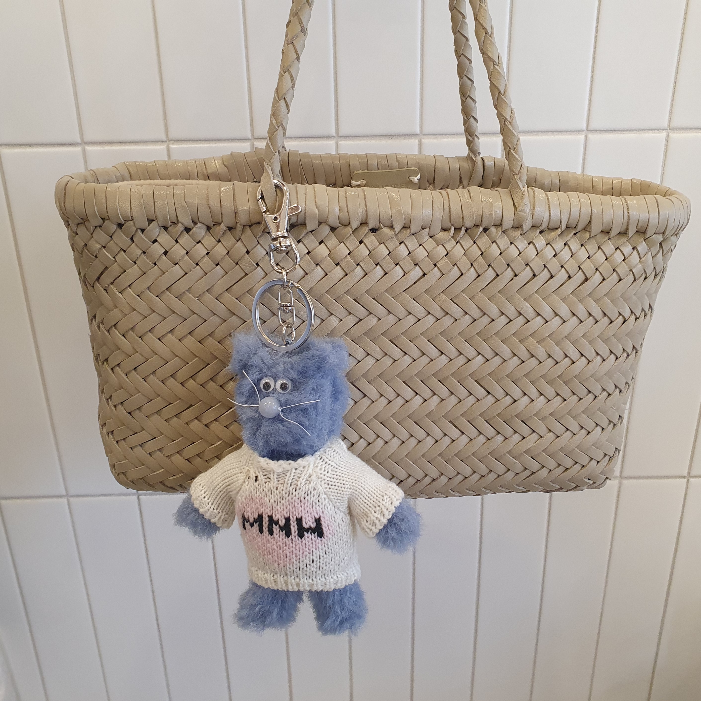Monamhee Love Flexy Keyring Blue 착용 스타일 - 2